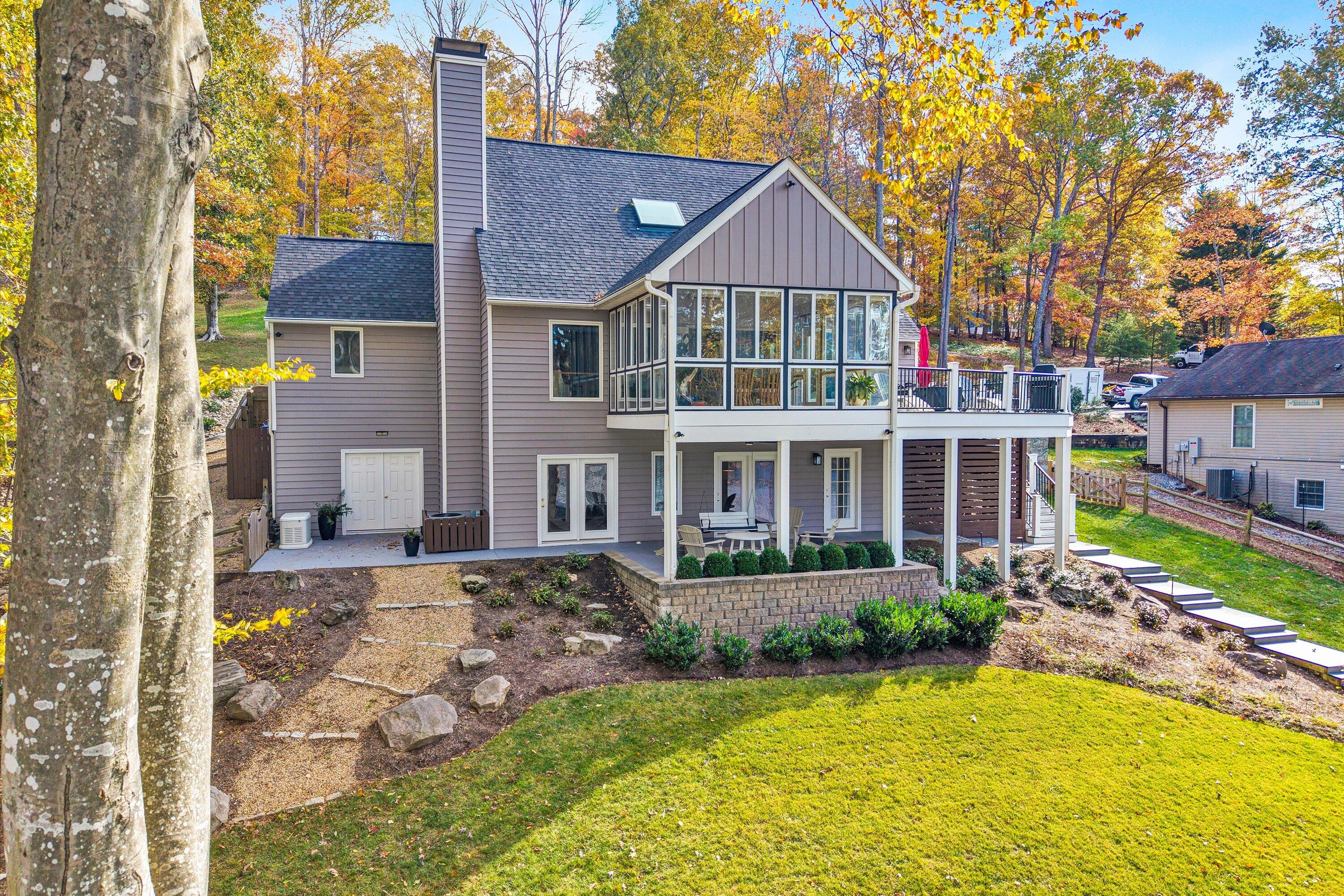 Moneta, Virginia, 24121, United States, 4 Bedrooms Bedrooms, ,4 BathroomsBathrooms,Residential,Active,1988441