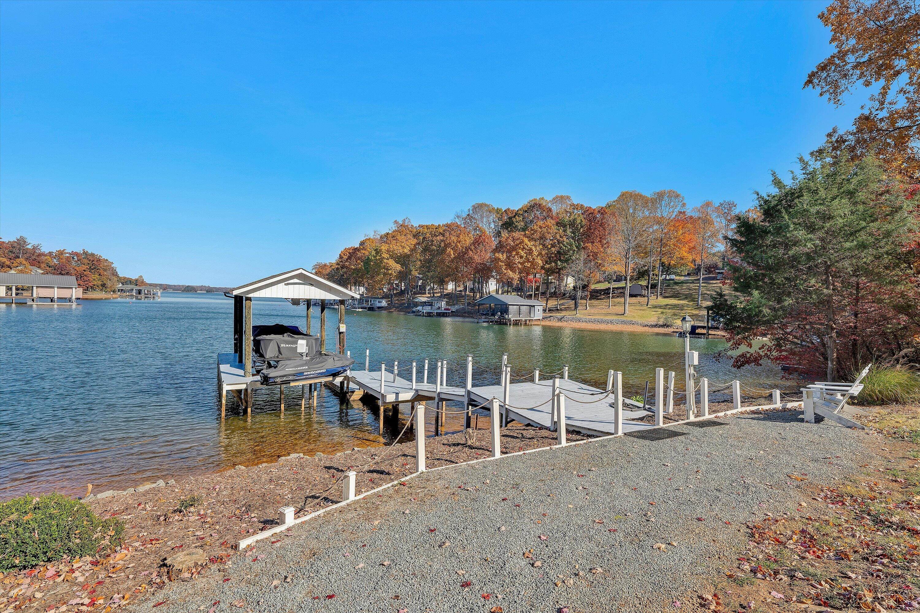 Moneta, Virginia, 24121, United States, 3 Bedrooms Bedrooms, ,3 BathroomsBathrooms,Residential,Active,1988476