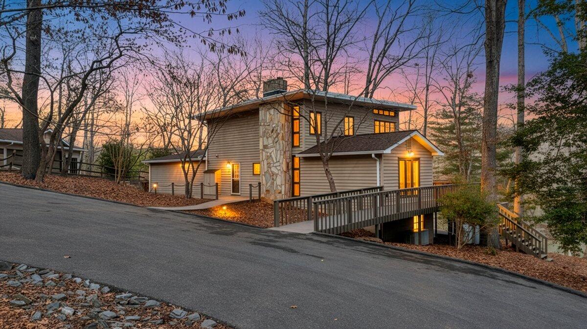 Huddleston, Virginia, 24104, United States, 5 Bedrooms Bedrooms, ,4 BathroomsBathrooms,Residential,Active,2023928