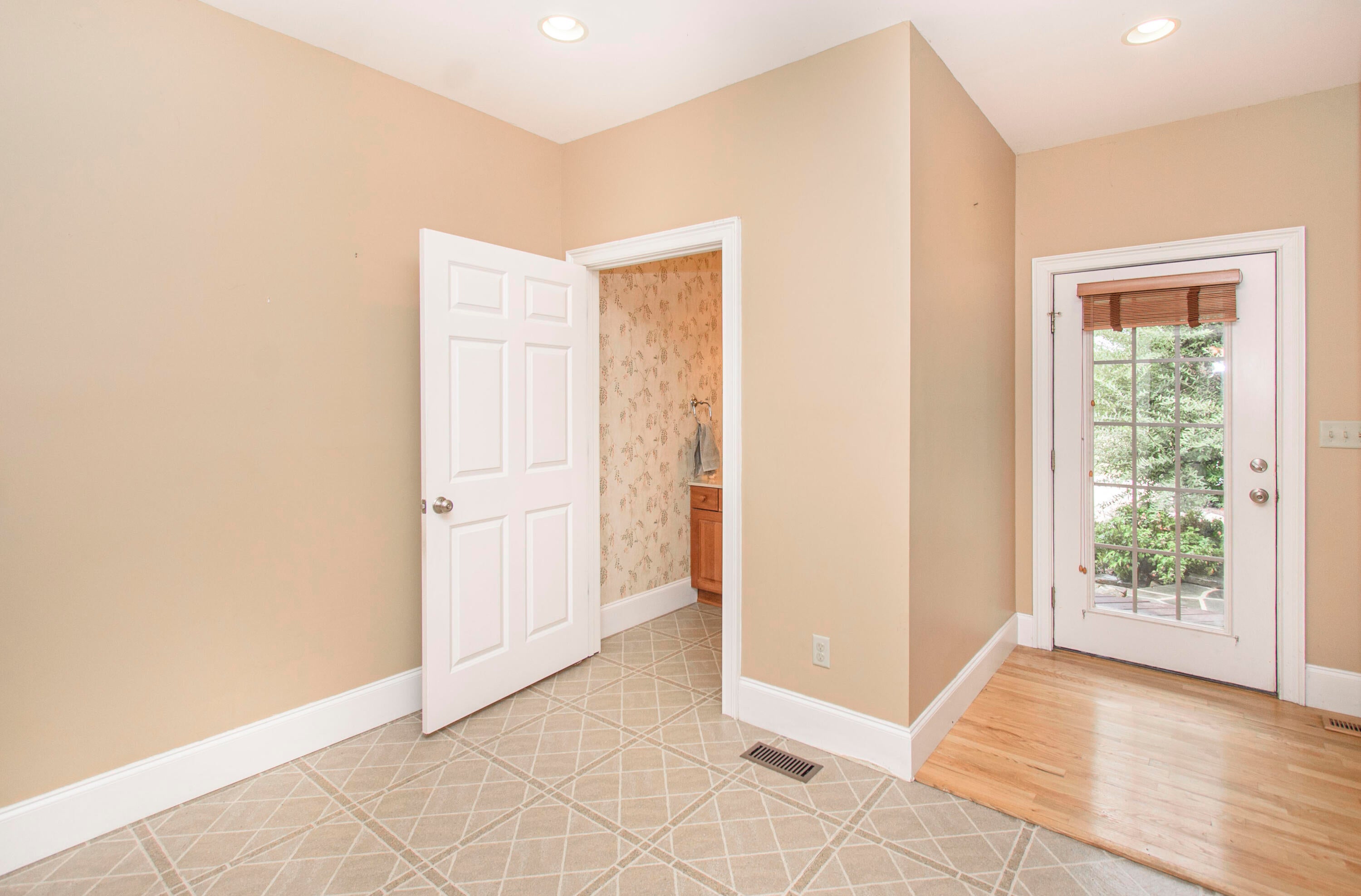 Catawba, Virginia, 24070, United States, 7 Bedrooms Bedrooms, ,6 BathroomsBathrooms,Residential,Active,1945254