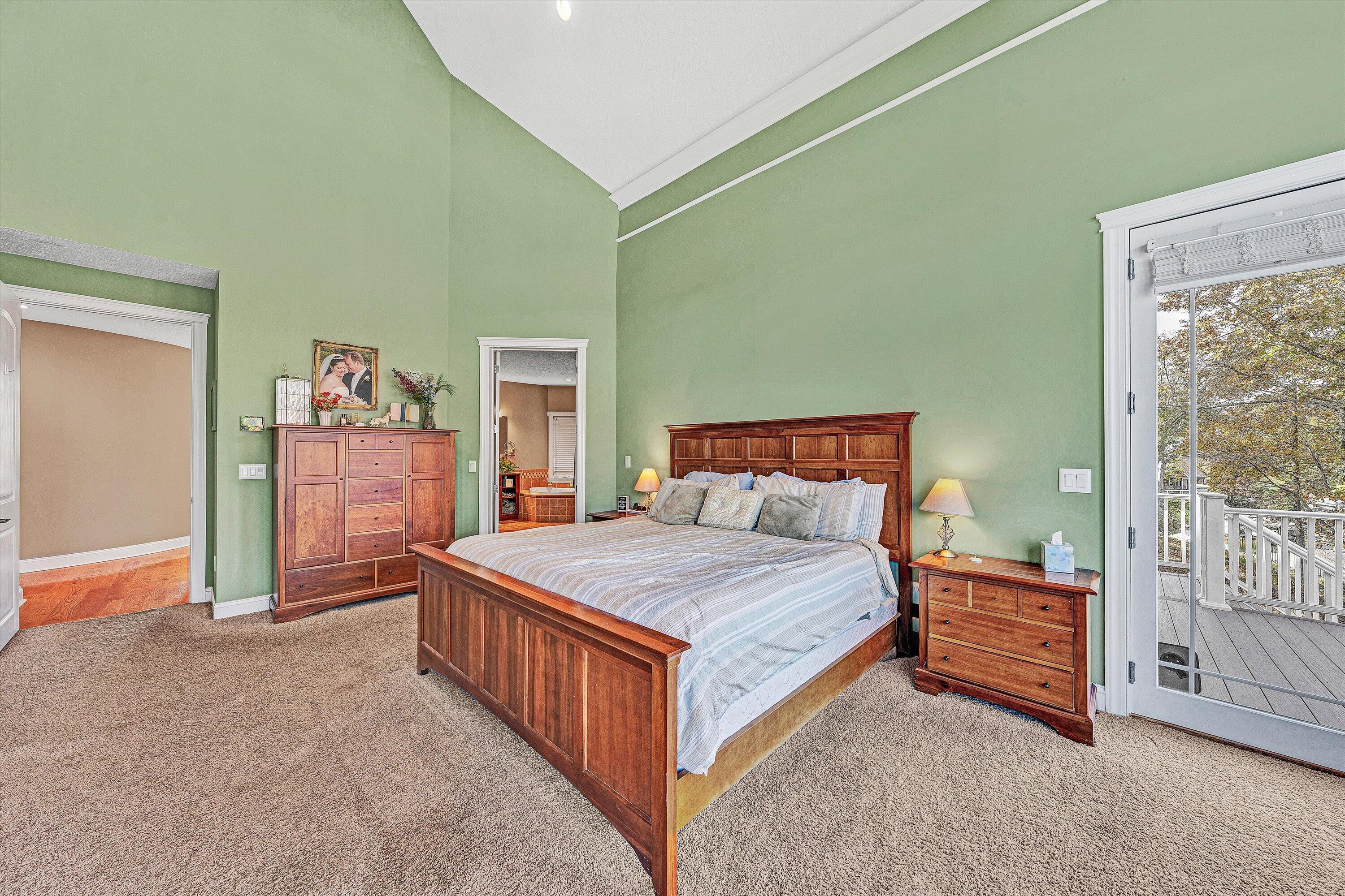 Moneta, Virginia, 24121, United States, 5 Bedrooms Bedrooms, ,6 BathroomsBathrooms,Residential,Active,1973555