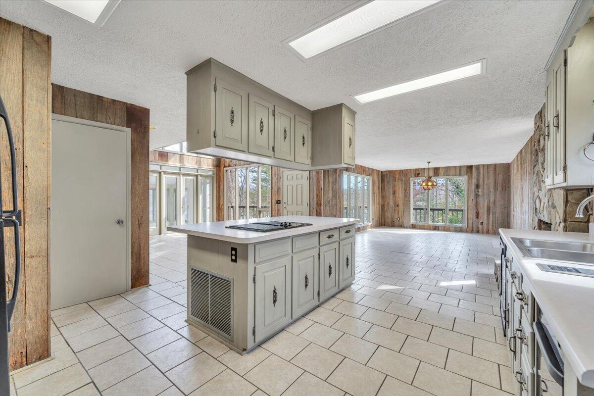 Huddleston, Virginia, 24104, United States, 5 Bedrooms Bedrooms, ,4 BathroomsBathrooms,Residential,Active,2023928