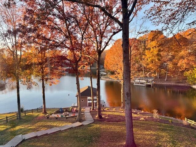 Moneta, Virginia, 24121, United States, 4 Bedrooms Bedrooms, ,4 BathroomsBathrooms,Residential,Active,1988441