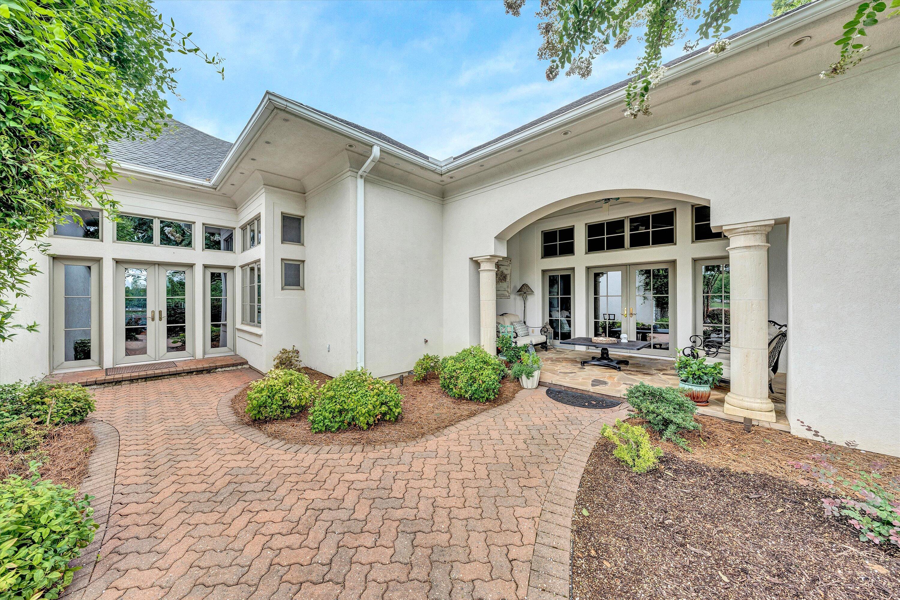 Moneta, Virginia, 24121, United States, 5 Bedrooms Bedrooms, ,9 BathroomsBathrooms,Residential,Active,1919403
