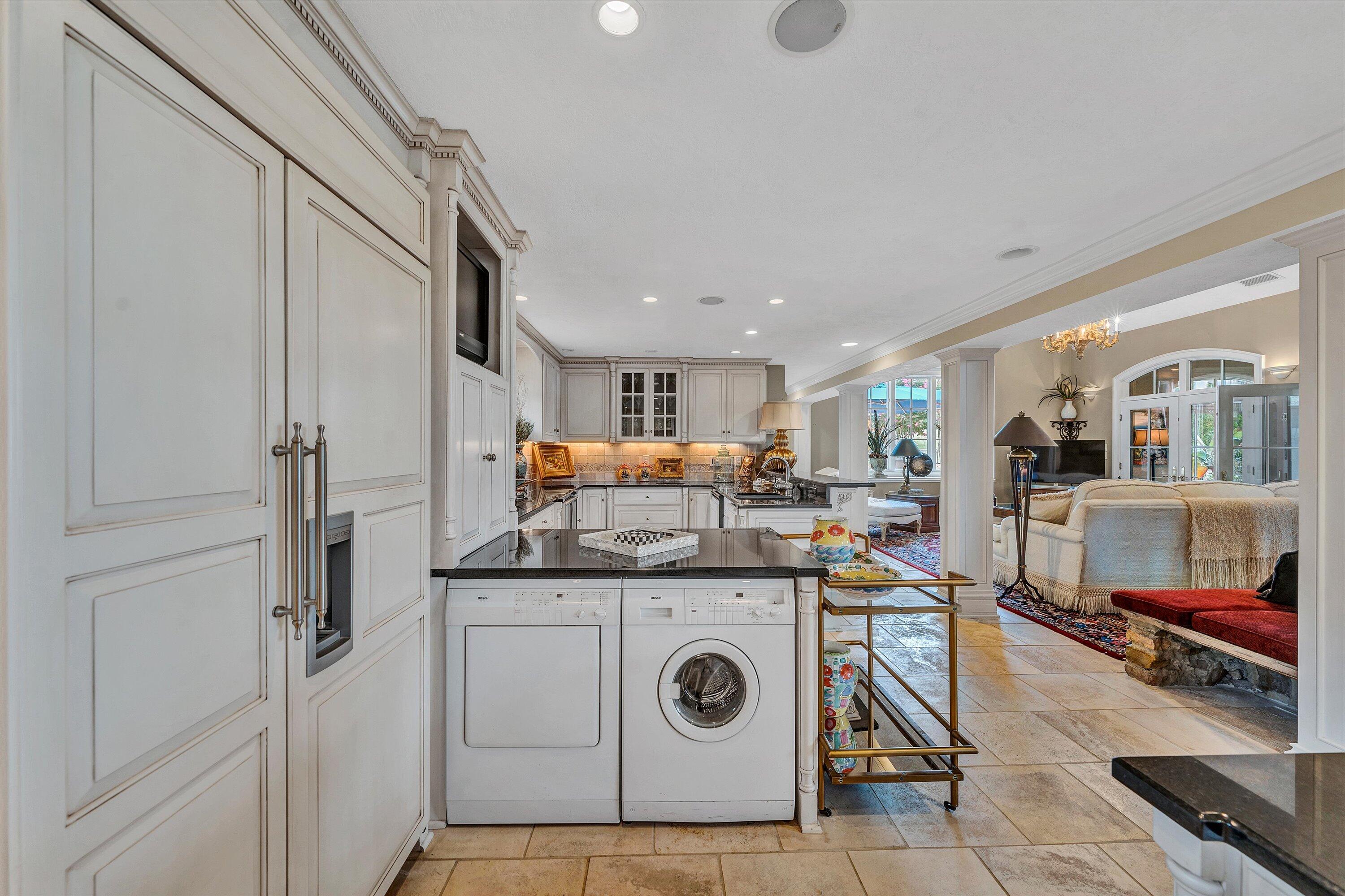 Moneta, Virginia, 24121, United States, 5 Bedrooms Bedrooms, ,9 BathroomsBathrooms,Residential,Active,1919403