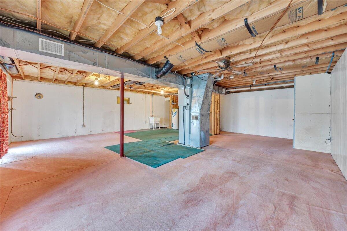 Huddleston, Virginia, 24104, United States, 5 Bedrooms Bedrooms, ,4 BathroomsBathrooms,Residential,Active,2023928