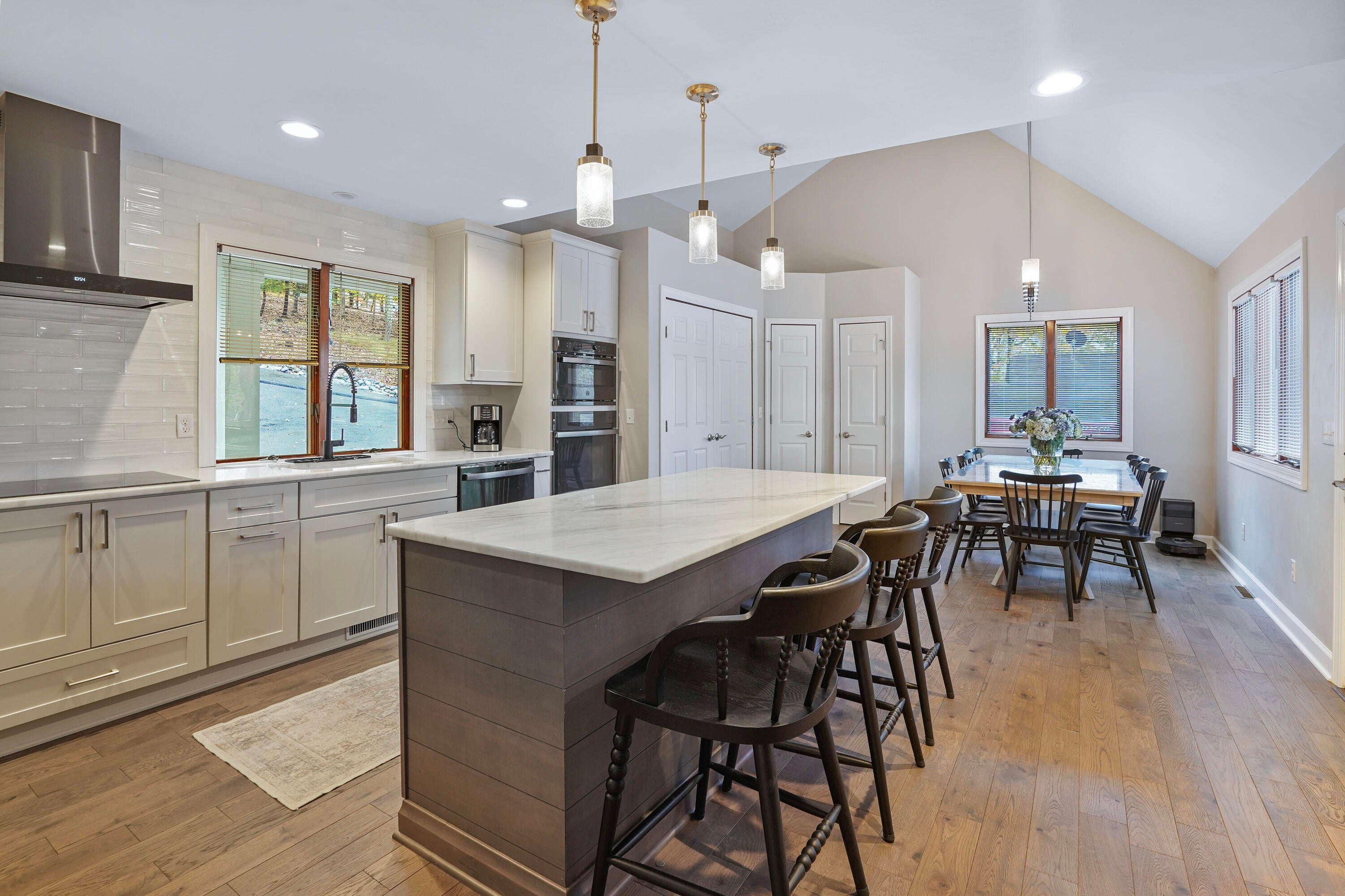 Moneta, Virginia, 24121, United States, 4 Bedrooms Bedrooms, ,4 BathroomsBathrooms,Residential,Active,1988441