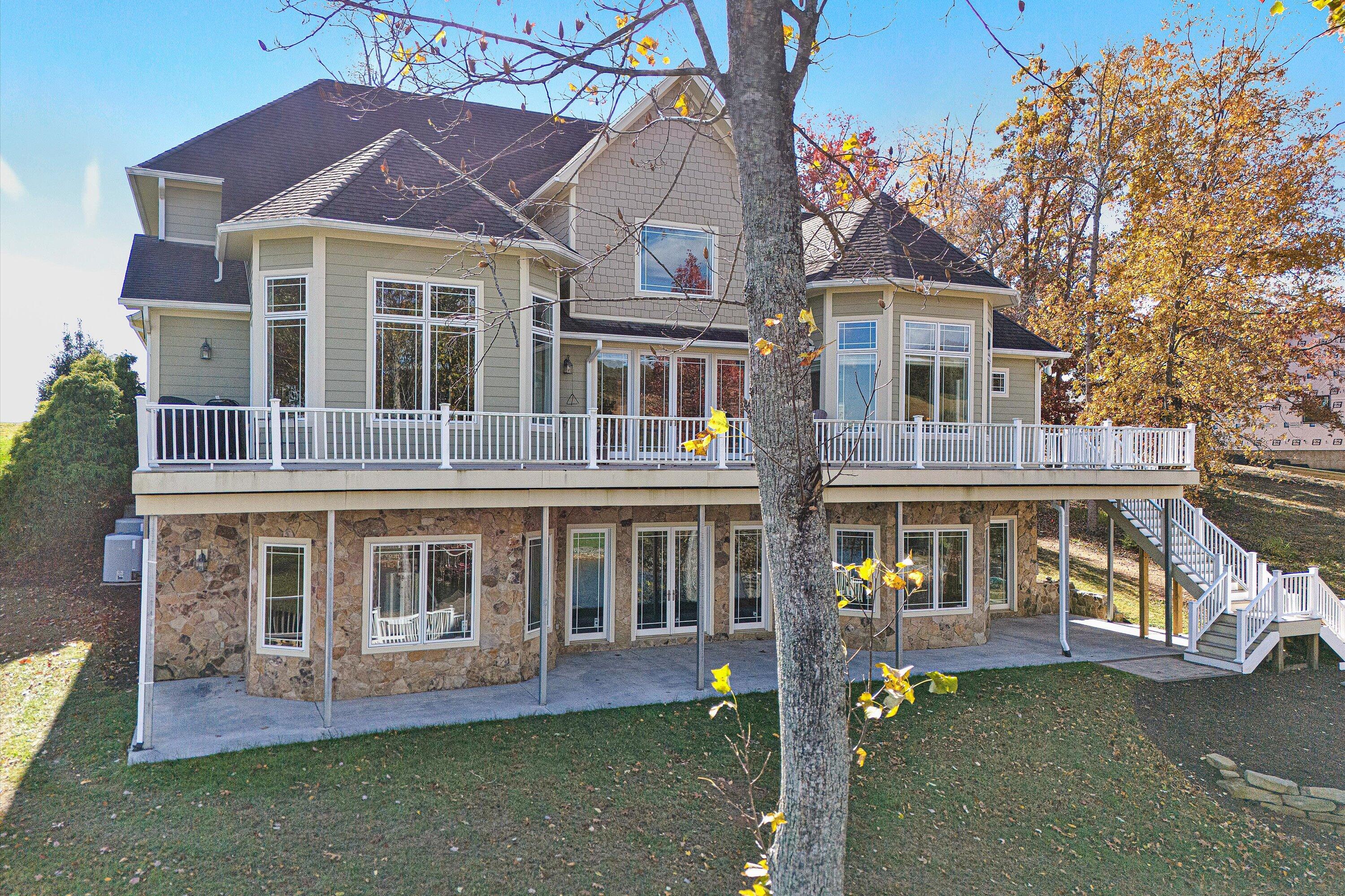 Moneta, Virginia, 24121, United States, 5 Bedrooms Bedrooms, ,6 BathroomsBathrooms,Residential,Active,1973555