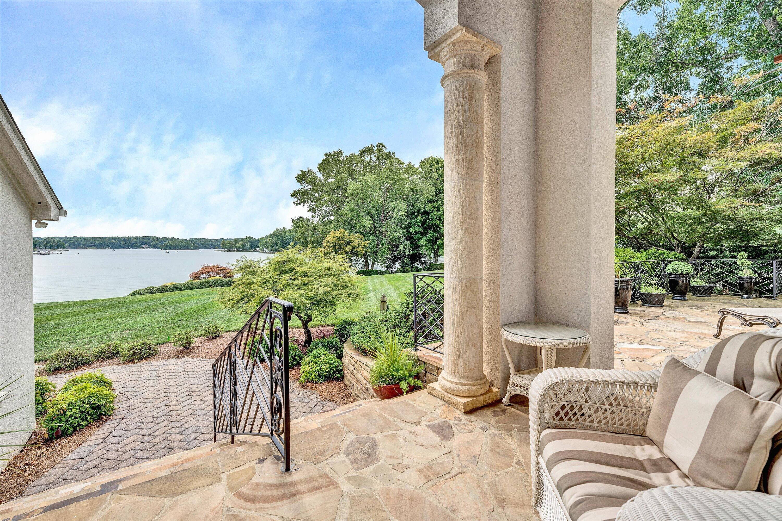 Moneta, Virginia, 24121, United States, 5 Bedrooms Bedrooms, ,9 BathroomsBathrooms,Residential,Active,1919403