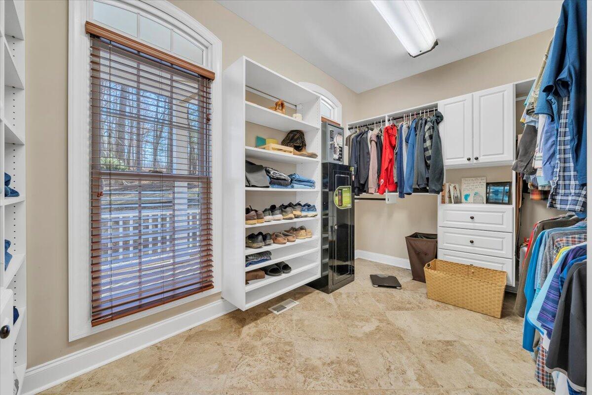 Roanoke, Virginia, 24014, United States, 4 Bedrooms Bedrooms, ,4 BathroomsBathrooms,Residential,Active,2001334