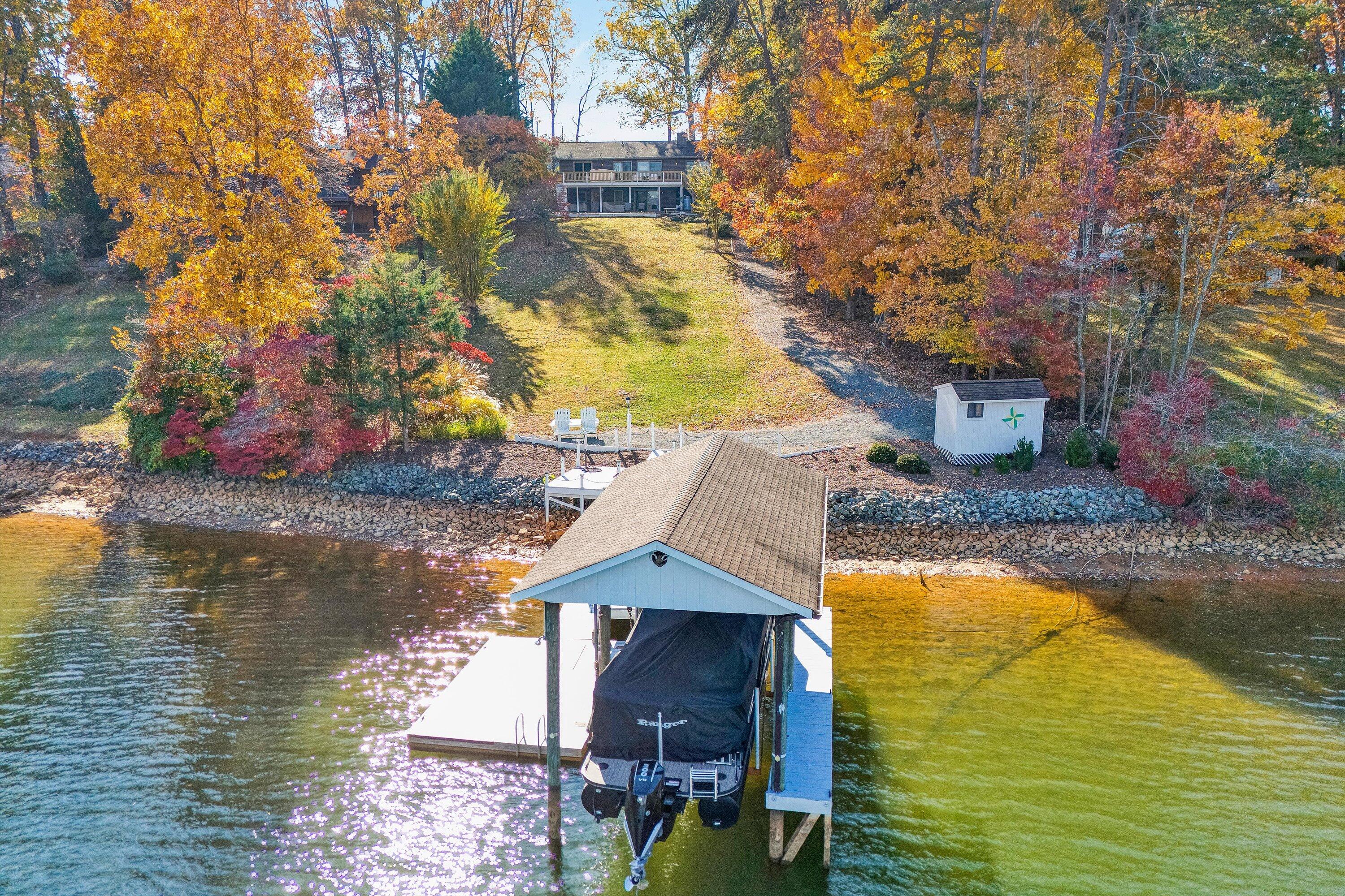 Moneta, Virginia, 24121, United States, 3 Bedrooms Bedrooms, ,3 BathroomsBathrooms,Residential,Active,1988476
