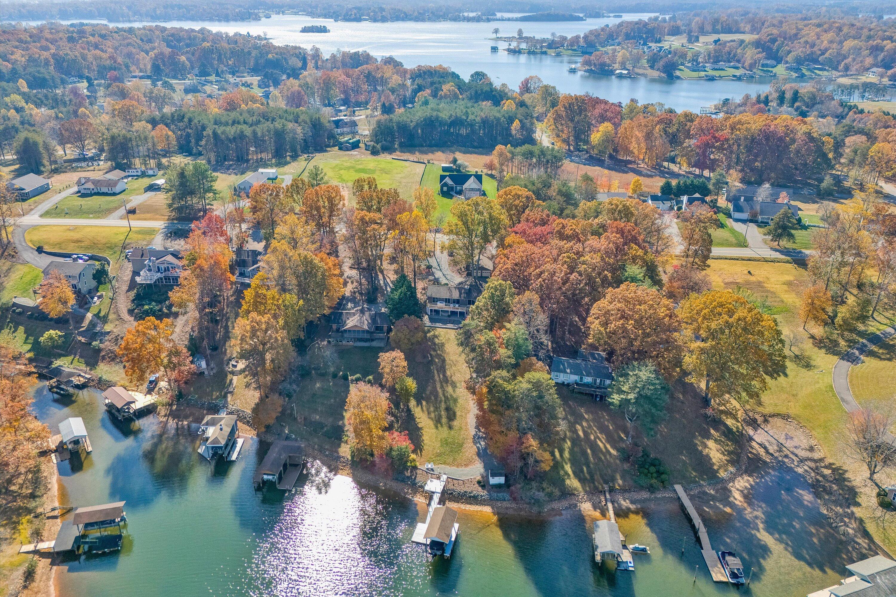 Moneta, Virginia, 24121, United States, 3 Bedrooms Bedrooms, ,3 BathroomsBathrooms,Residential,Active,1988476