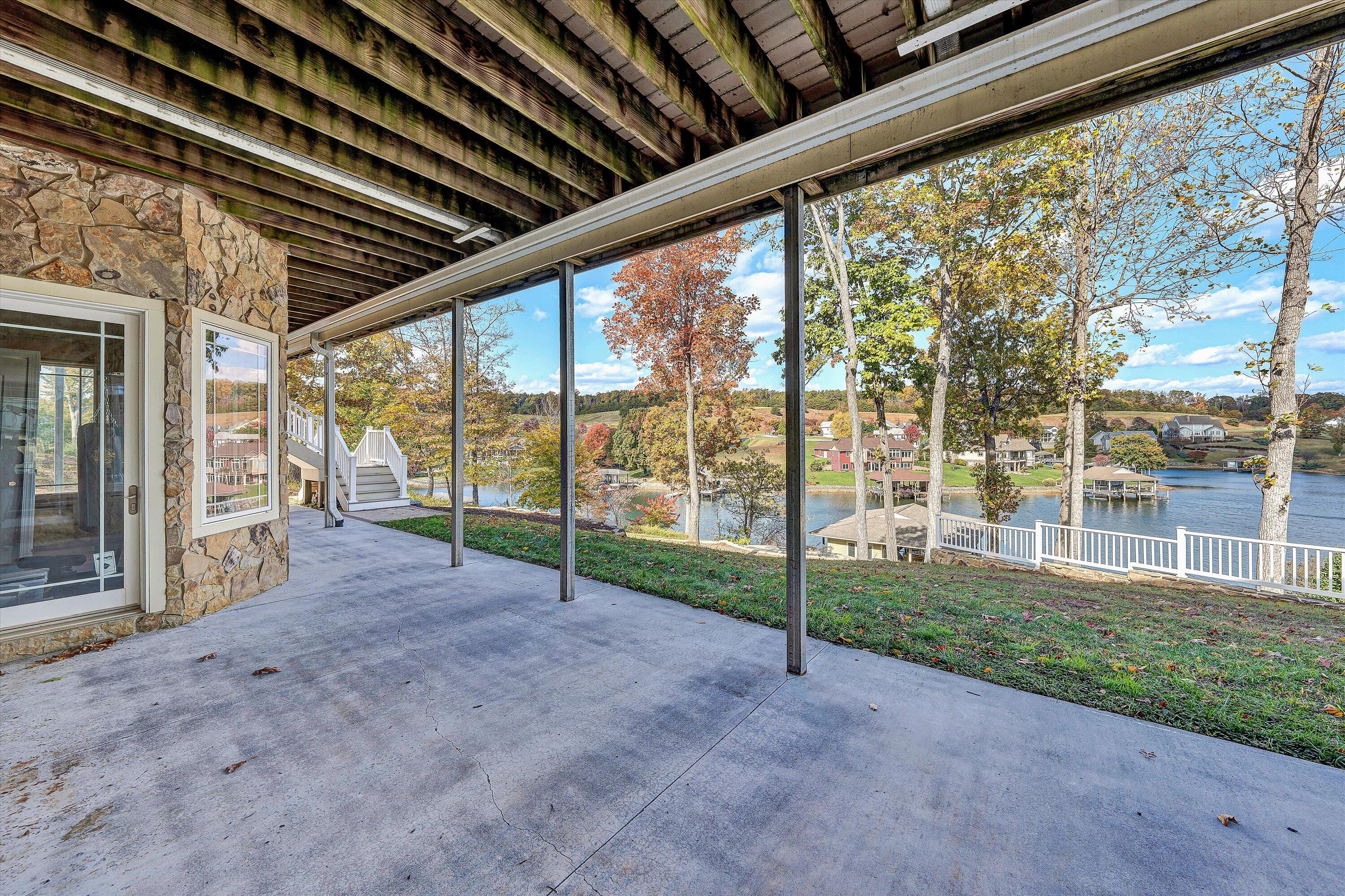 Moneta, Virginia, 24121, United States, 5 Bedrooms Bedrooms, ,6 BathroomsBathrooms,Residential,Active,1973555