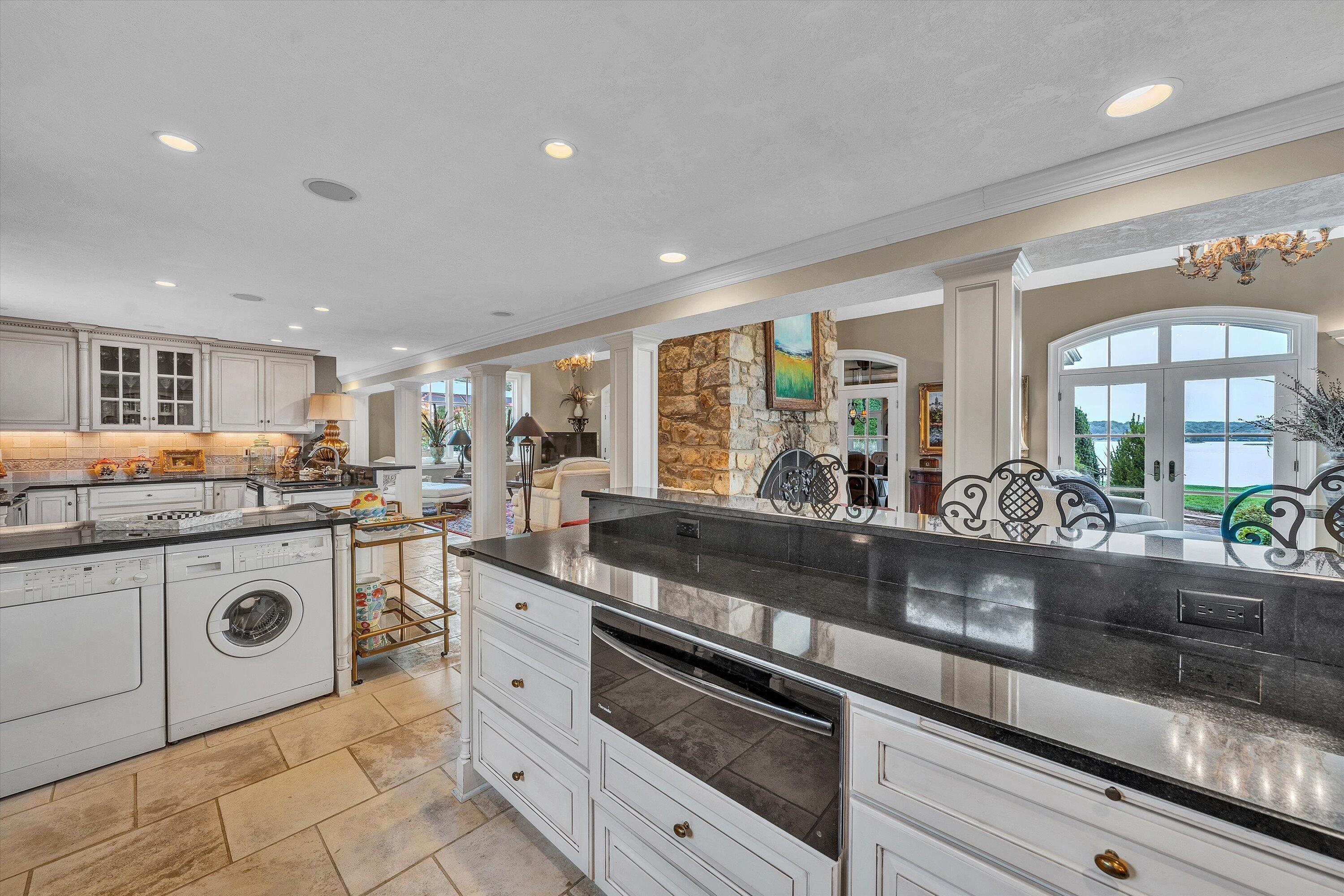 Moneta, Virginia, 24121, United States, 5 Bedrooms Bedrooms, ,9 BathroomsBathrooms,Residential,Active,1919403