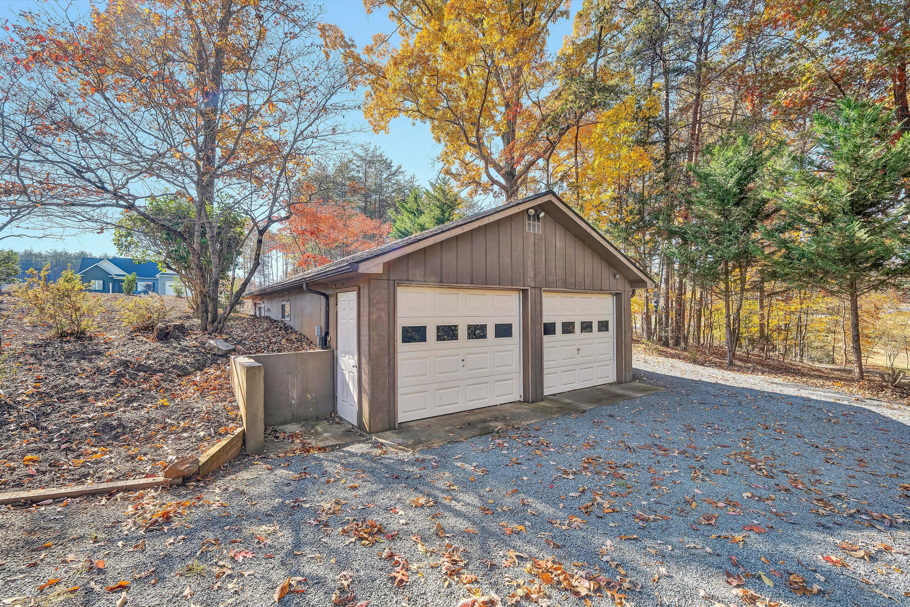 Moneta, Virginia, 24121, United States, 3 Bedrooms Bedrooms, ,3 BathroomsBathrooms,Residential,Active,1988476