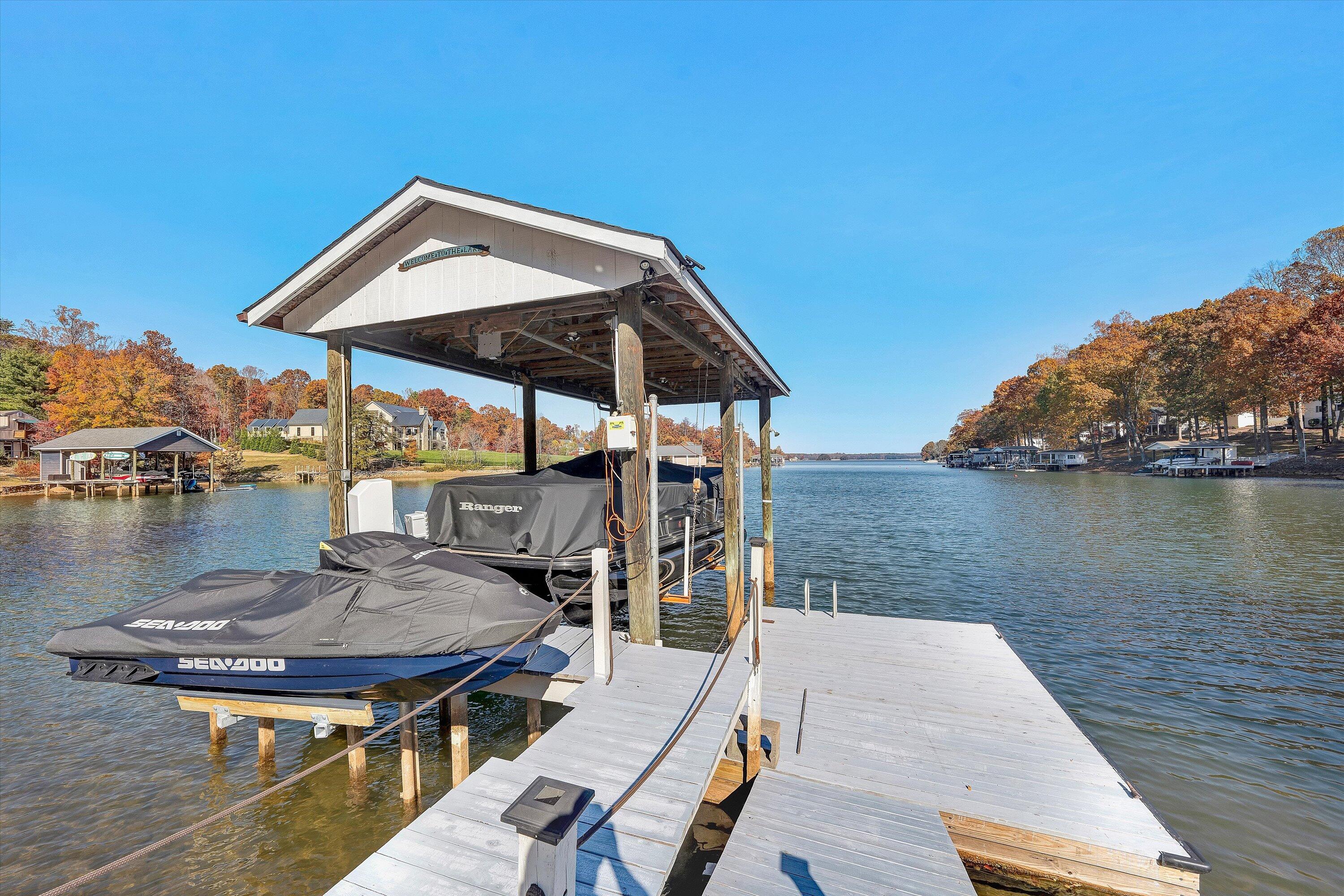 Moneta, Virginia, 24121, United States, 3 Bedrooms Bedrooms, ,3 BathroomsBathrooms,Residential,Active,1988476