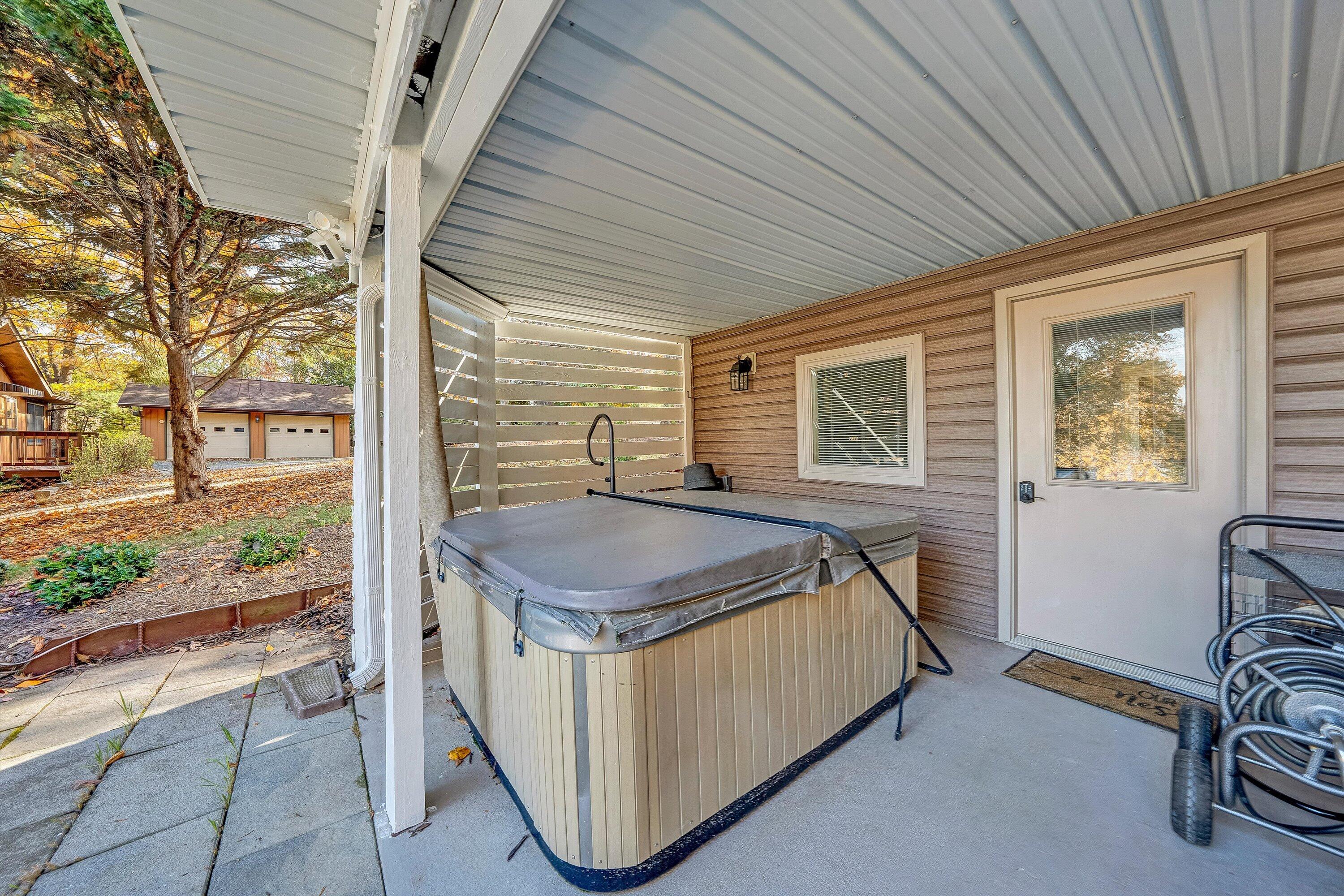 Moneta, Virginia, 24121, United States, 3 Bedrooms Bedrooms, ,3 BathroomsBathrooms,Residential,Active,1988476