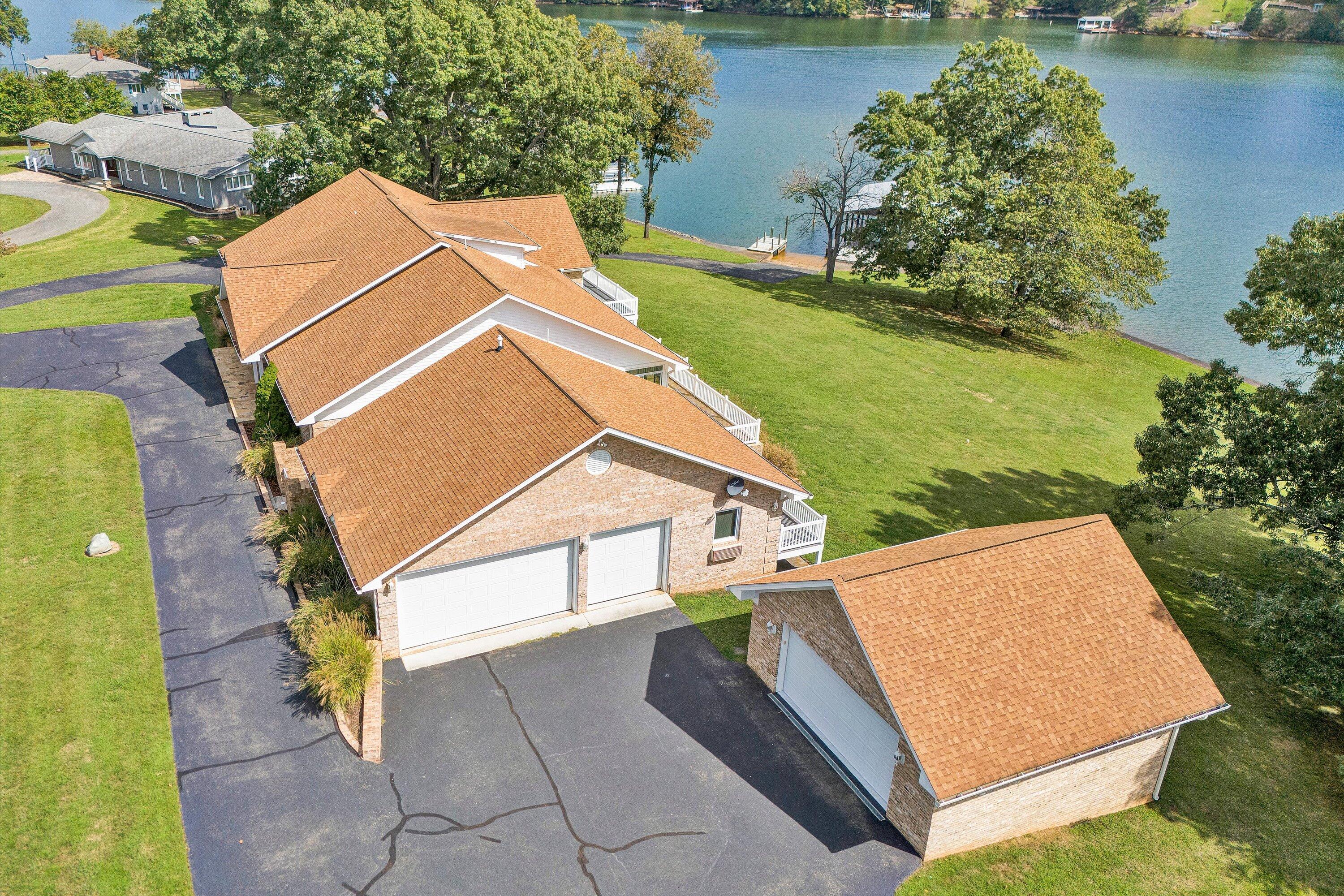 Moneta, Virginia, 24121, United States, 6 Bedrooms Bedrooms, ,7 BathroomsBathrooms,Residential,Active,1953664