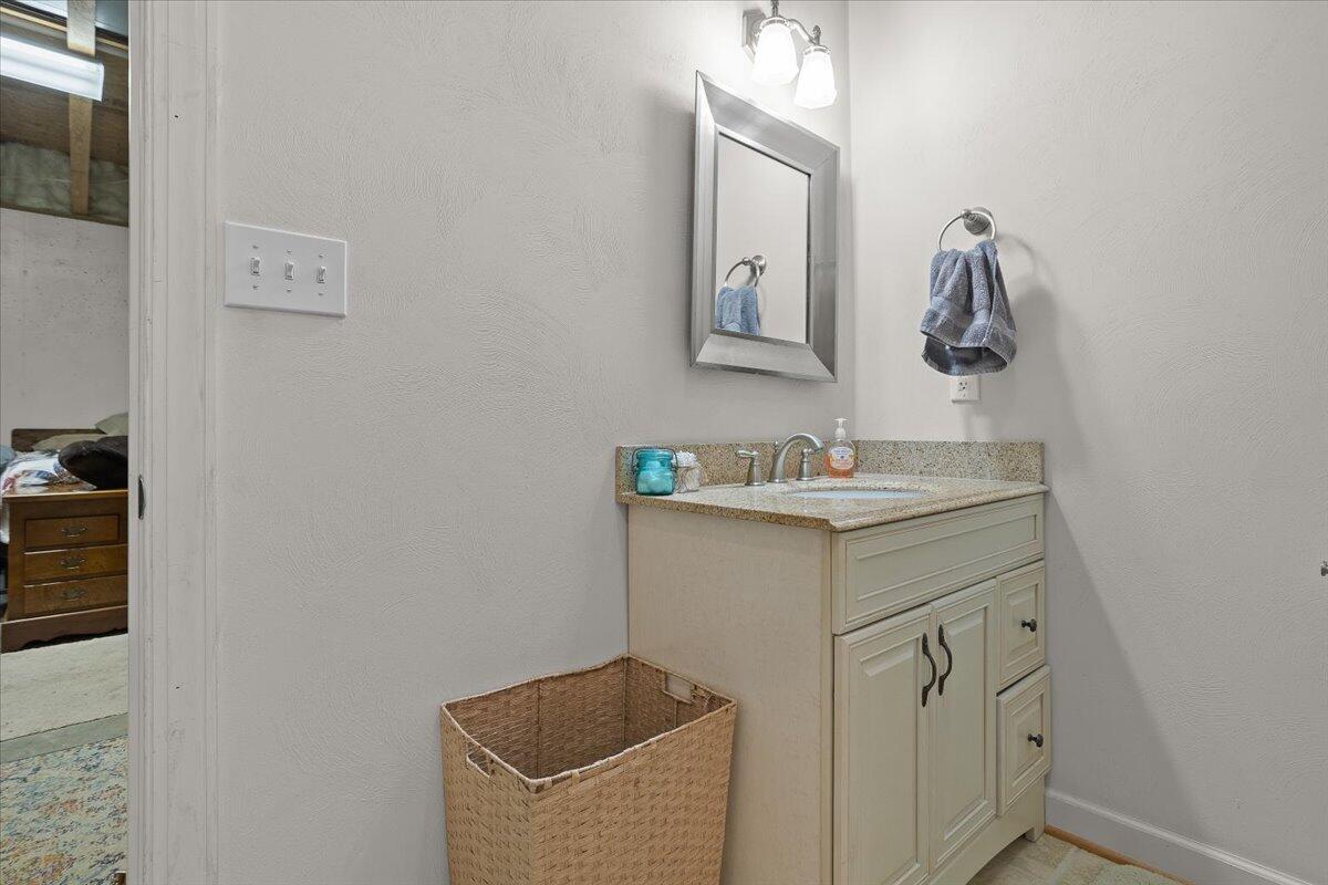 Fincastle, Virginia, 24090, United States, 3 Bedrooms Bedrooms, ,4 BathroomsBathrooms,Residential,Active,1945492