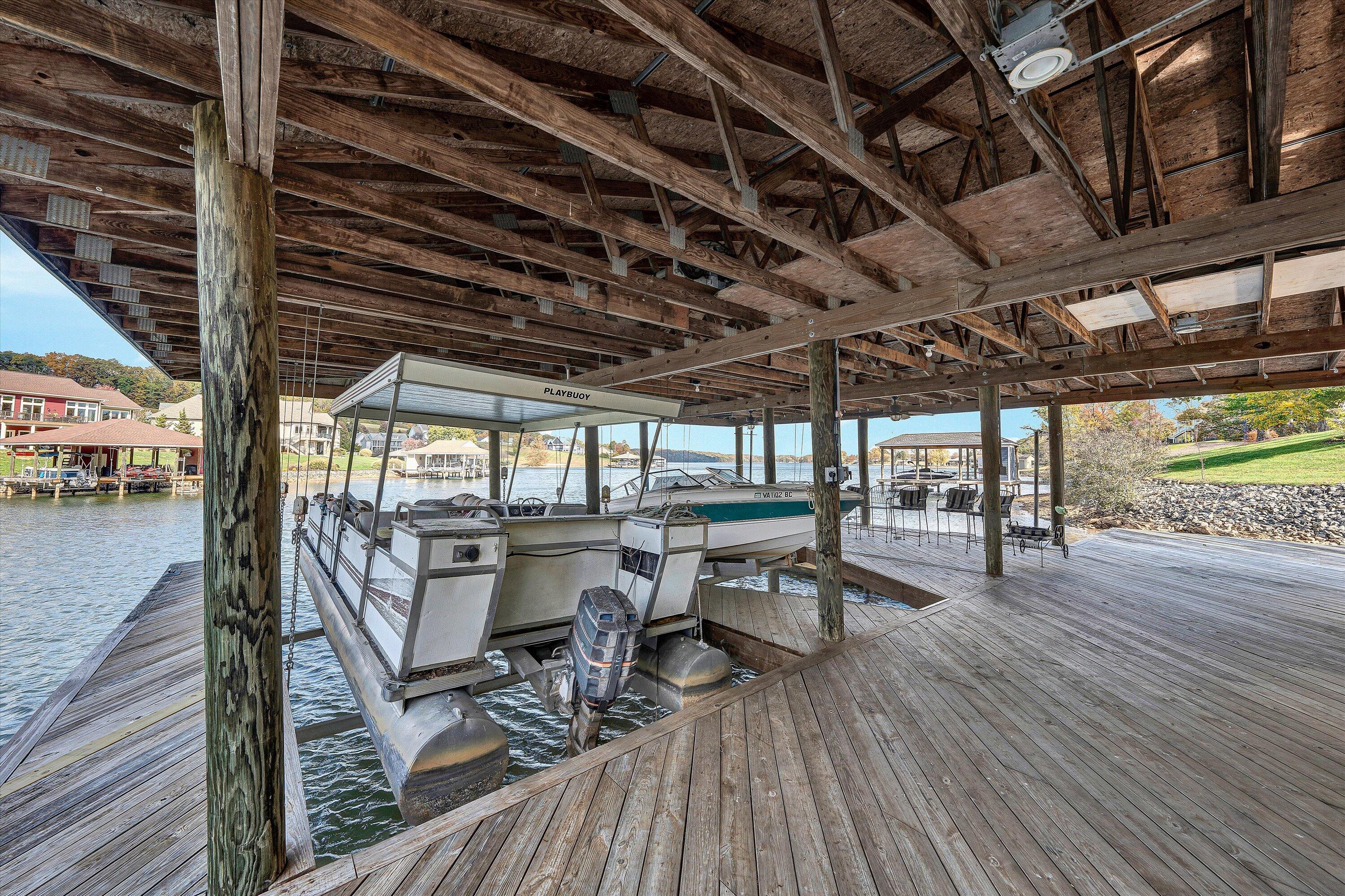 Moneta, Virginia, 24121, United States, 5 Bedrooms Bedrooms, ,6 BathroomsBathrooms,Residential,Active,1973555