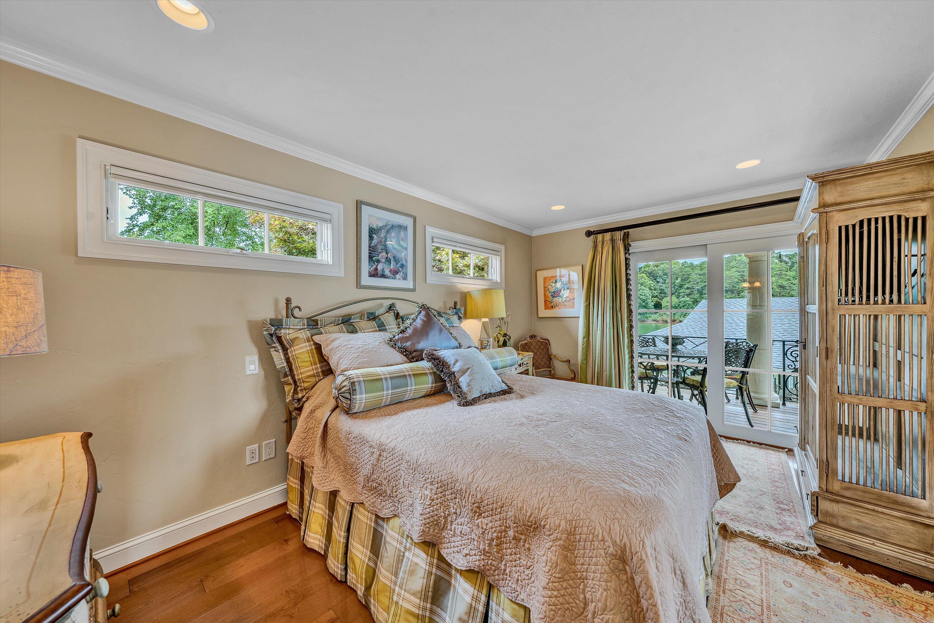 Moneta, Virginia, 24121, United States, 5 Bedrooms Bedrooms, ,9 BathroomsBathrooms,Residential,Active,1919403