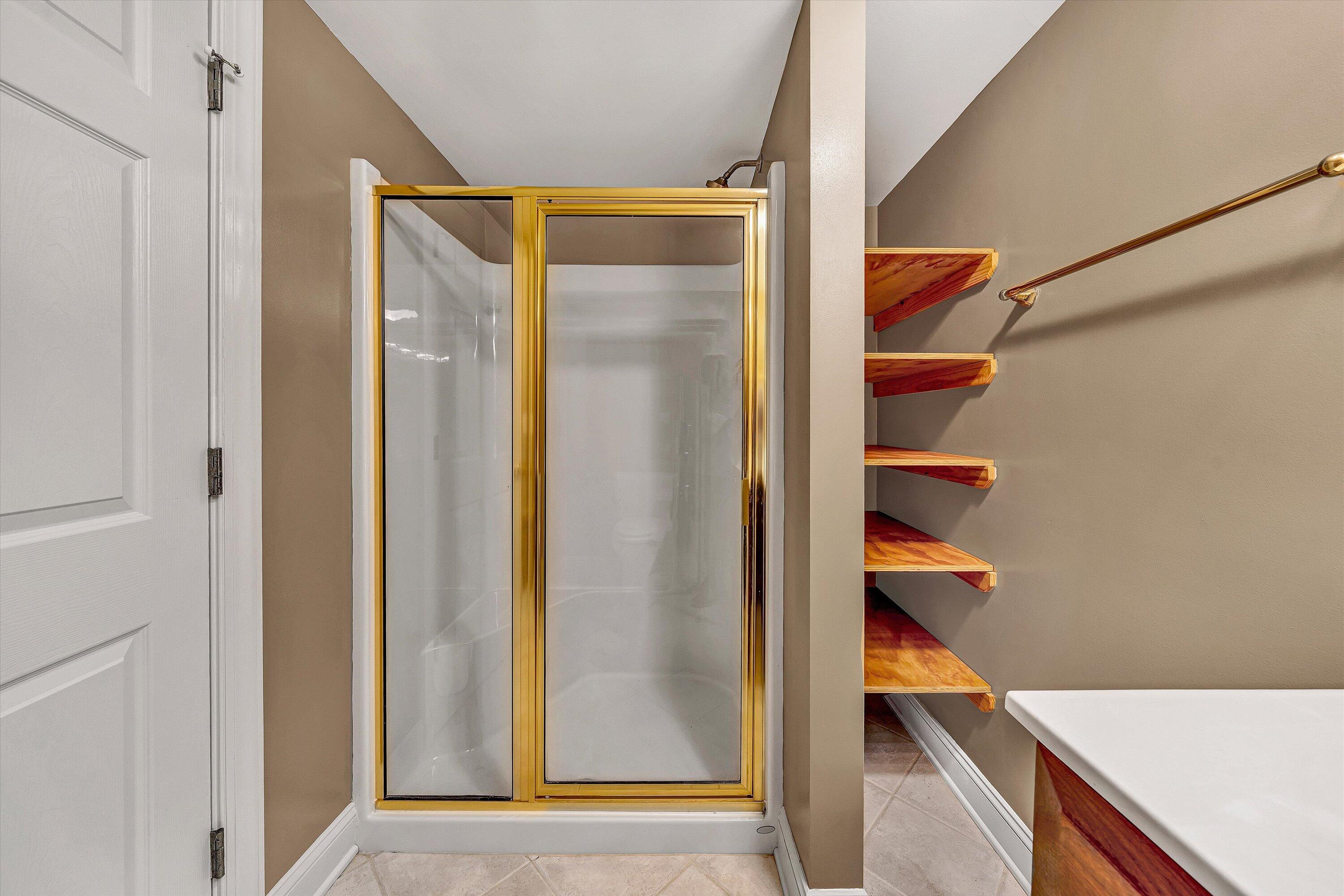 Moneta, Virginia, 24121, United States, 6 Bedrooms Bedrooms, ,7 BathroomsBathrooms,Residential,Active,1953664