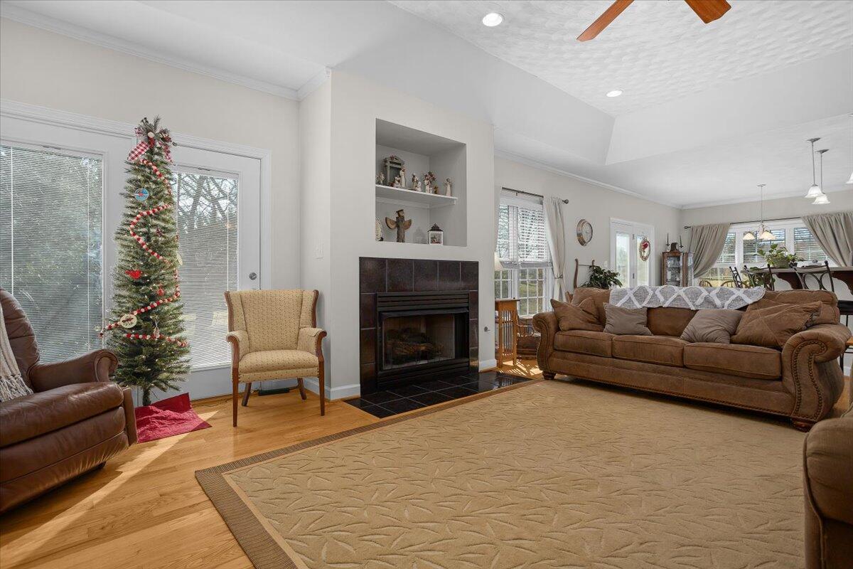 Fincastle, Virginia, 24090, United States, 3 Bedrooms Bedrooms, ,4 BathroomsBathrooms,Residential,Active,1945492