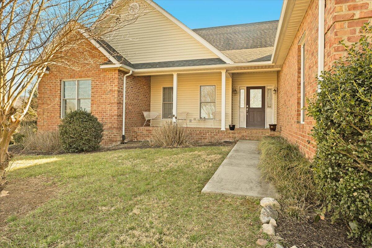 Fincastle, Virginia, 24090, United States, 3 Bedrooms Bedrooms, ,4 BathroomsBathrooms,Residential,Active,1945492