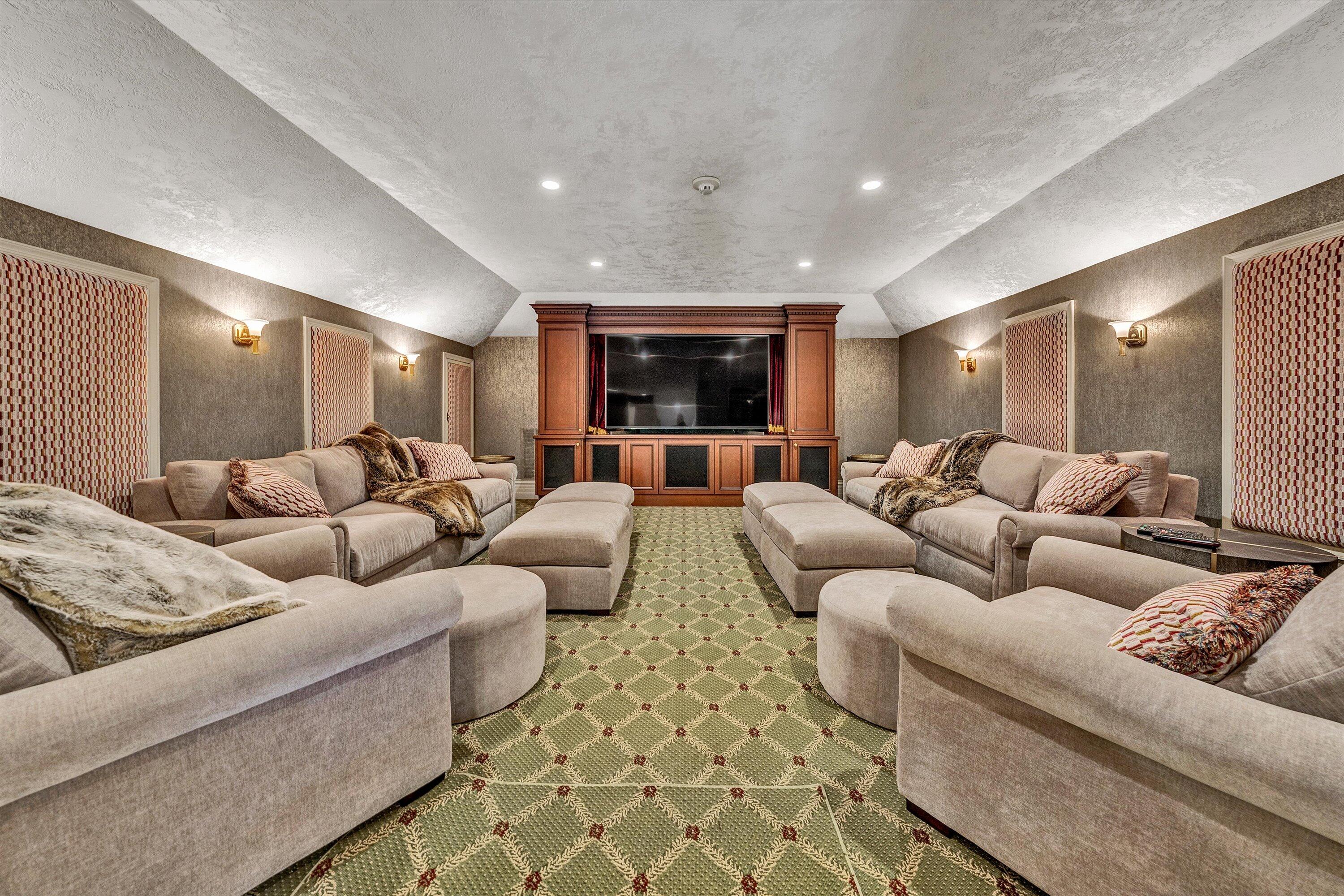 Moneta, Virginia, 24121, United States, 5 Bedrooms Bedrooms, ,9 BathroomsBathrooms,Residential,Active,1919403