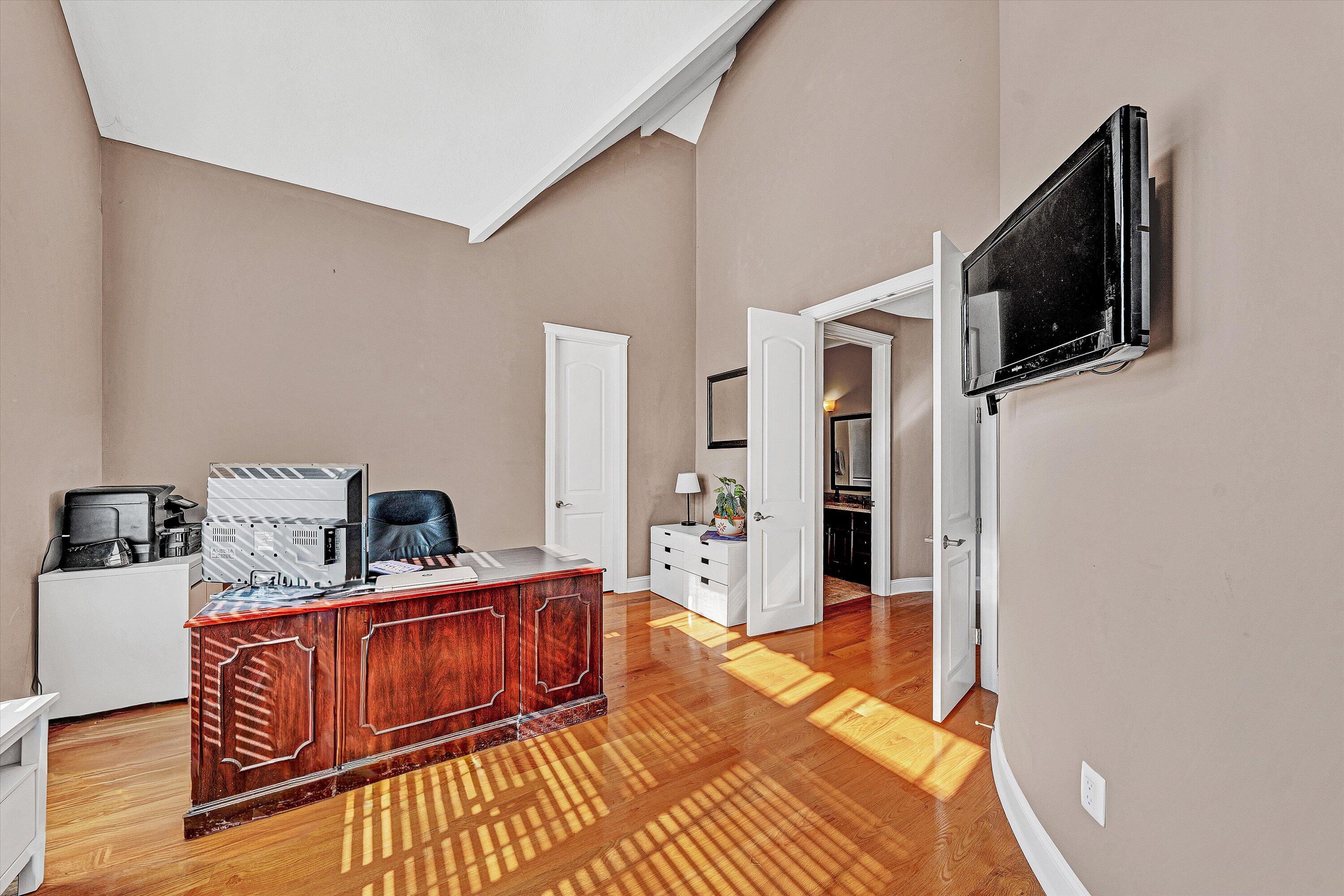 Moneta, Virginia, 24121, United States, 5 Bedrooms Bedrooms, ,6 BathroomsBathrooms,Residential,Active,1973555