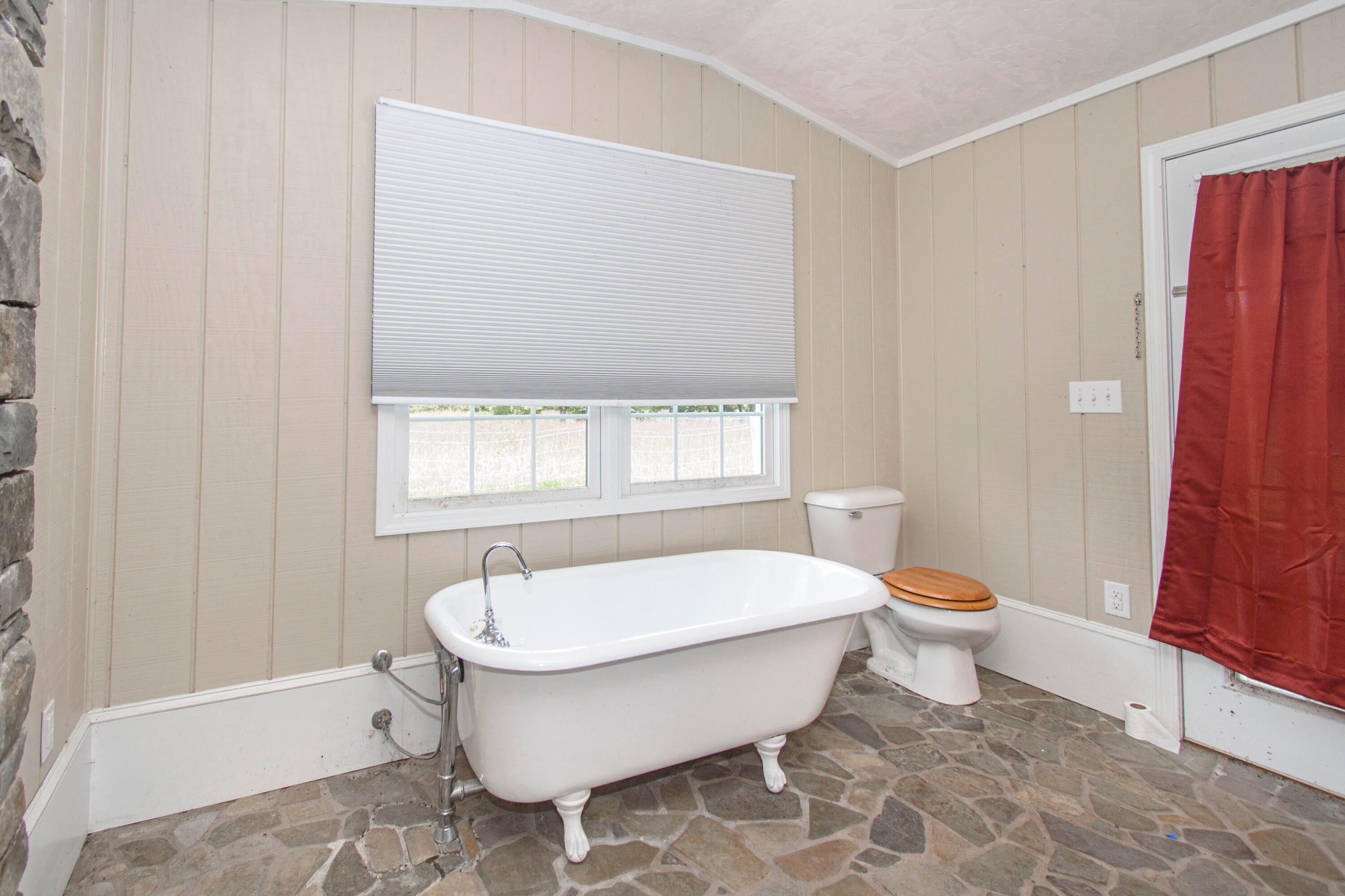 Catawba, Virginia, 24070, United States, 7 Bedrooms Bedrooms, ,6 BathroomsBathrooms,Residential,Active,1945254