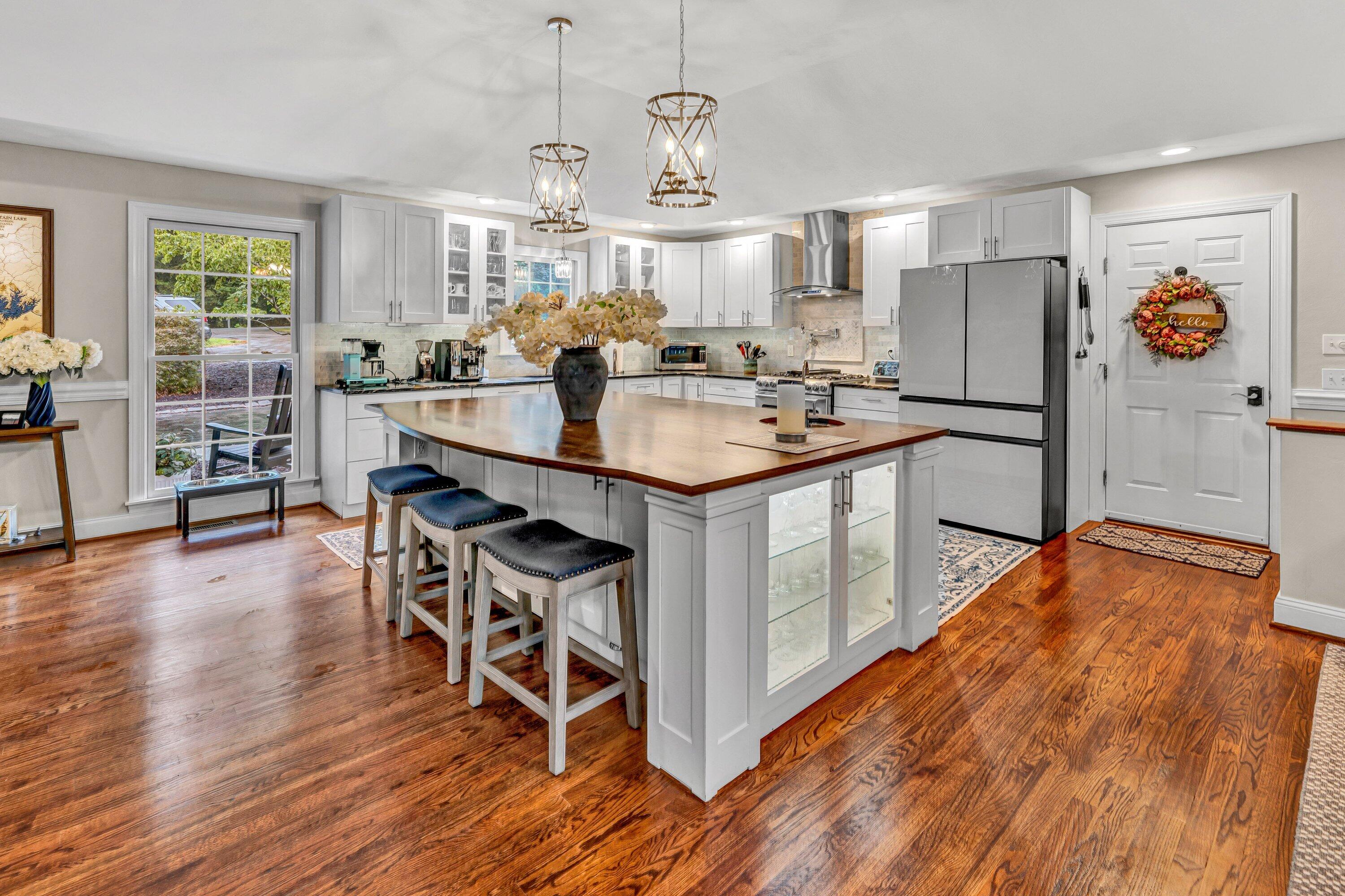 Moneta, Virginia, 24121, United States, 4 Bedrooms Bedrooms, ,3 BathroomsBathrooms,Residential,Active,1909835