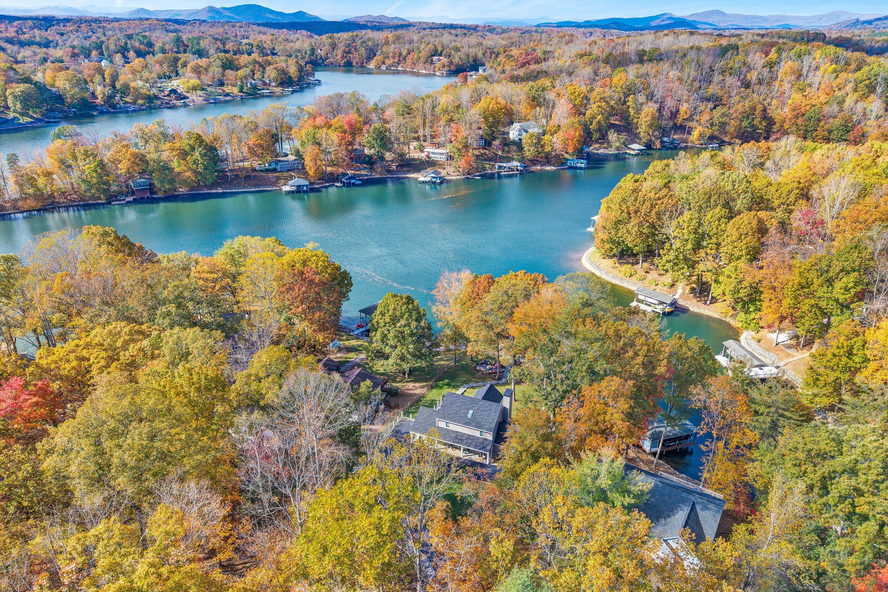 Moneta, Virginia, 24121, United States, 4 Bedrooms Bedrooms, ,4 BathroomsBathrooms,Residential,Active,1988441