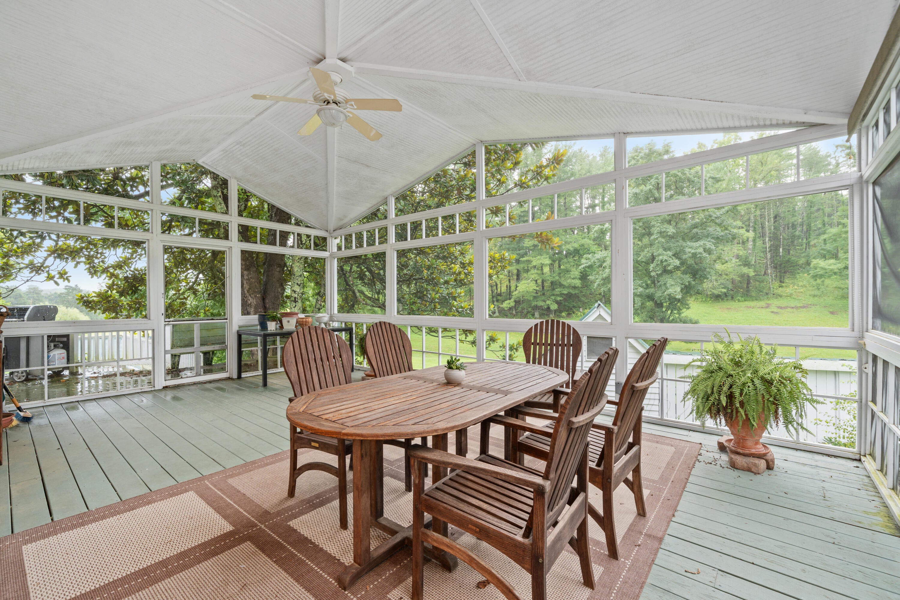 Troutville, Virginia, 24175, United States, 5 Bedrooms Bedrooms, ,4 BathroomsBathrooms,Residential,Active,1965837