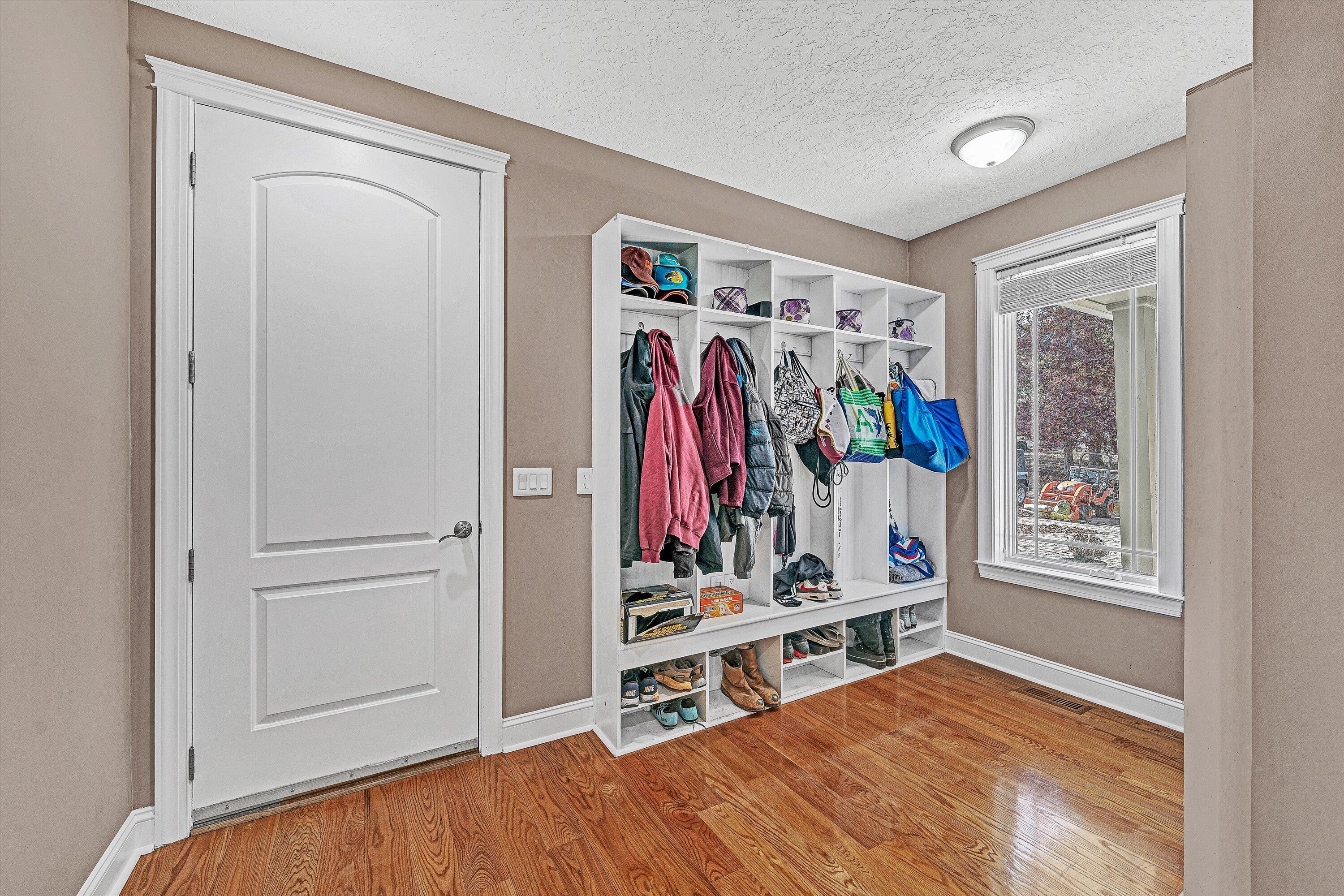 Moneta, Virginia, 24121, United States, 5 Bedrooms Bedrooms, ,6 BathroomsBathrooms,Residential,Active,1973555