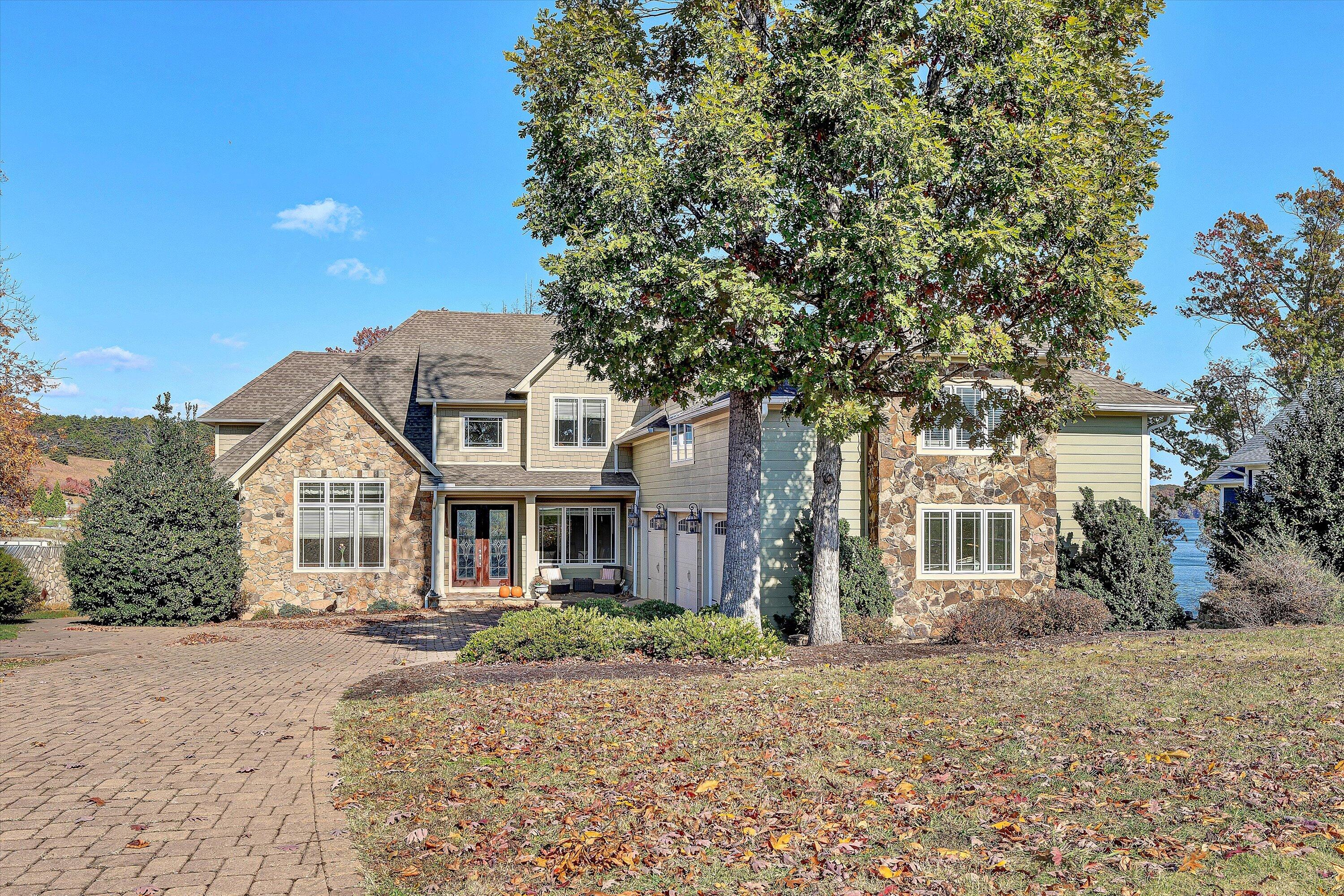 Moneta, Virginia, 24121, United States, 5 Bedrooms Bedrooms, ,6 BathroomsBathrooms,Residential,Active,1973555