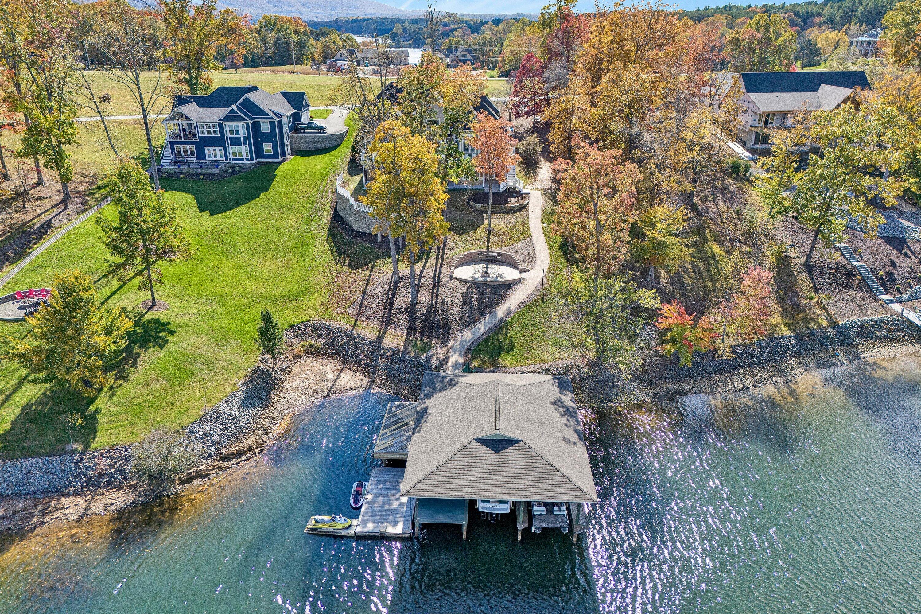 Moneta, Virginia, 24121, United States, 5 Bedrooms Bedrooms, ,6 BathroomsBathrooms,Residential,Active,1973555