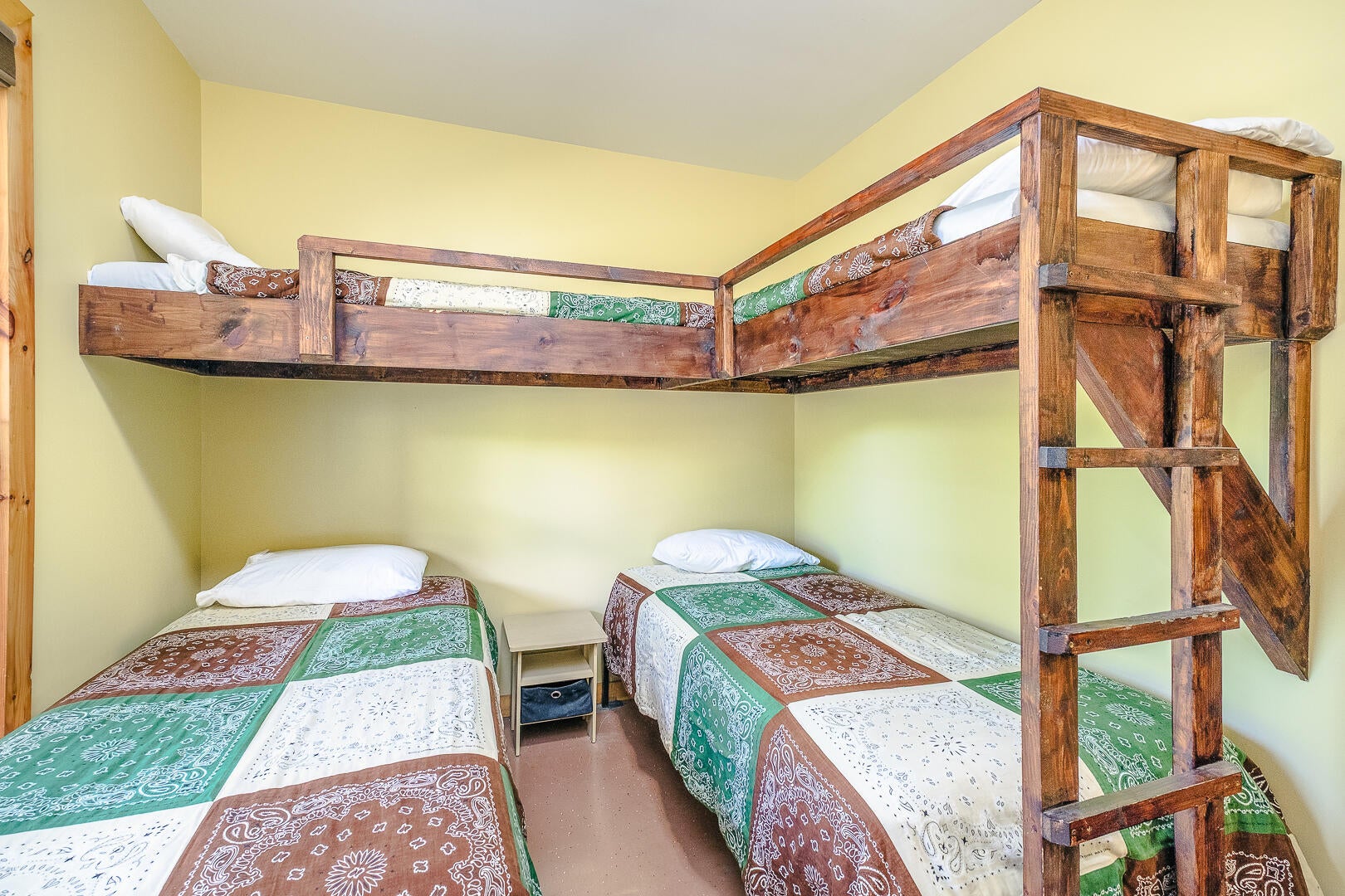 Catawba, Virginia, 24070, United States, 13 Bedrooms Bedrooms, ,15 BathroomsBathrooms,Residential,Active,1902950