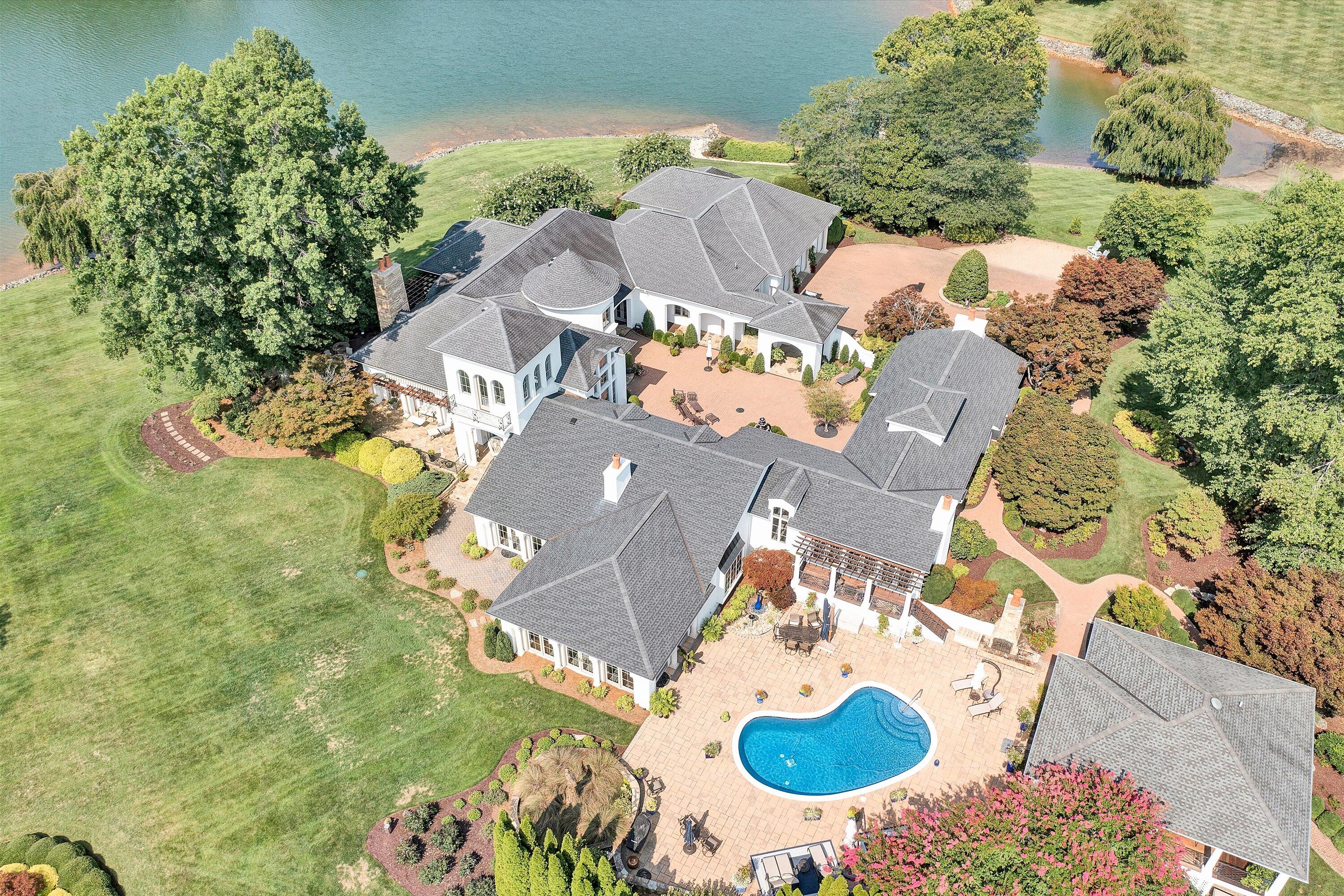 Moneta, Virginia, 24121, United States, 5 Bedrooms Bedrooms, ,9 BathroomsBathrooms,Residential,Active,1919403