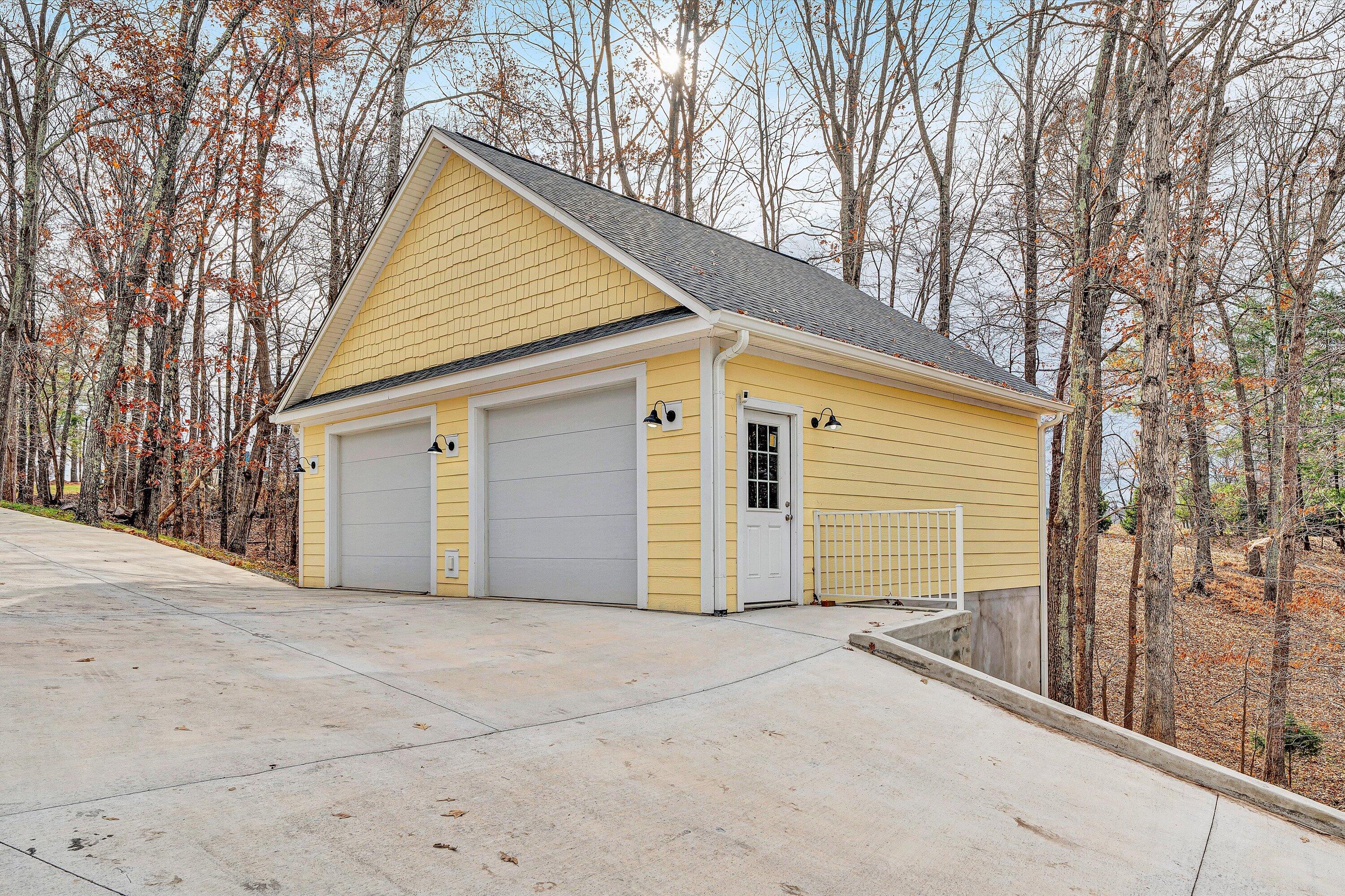 Wirtz, Virginia, 24184, United States, 5 Bedrooms Bedrooms, ,4 BathroomsBathrooms,Residential,Active,1998599