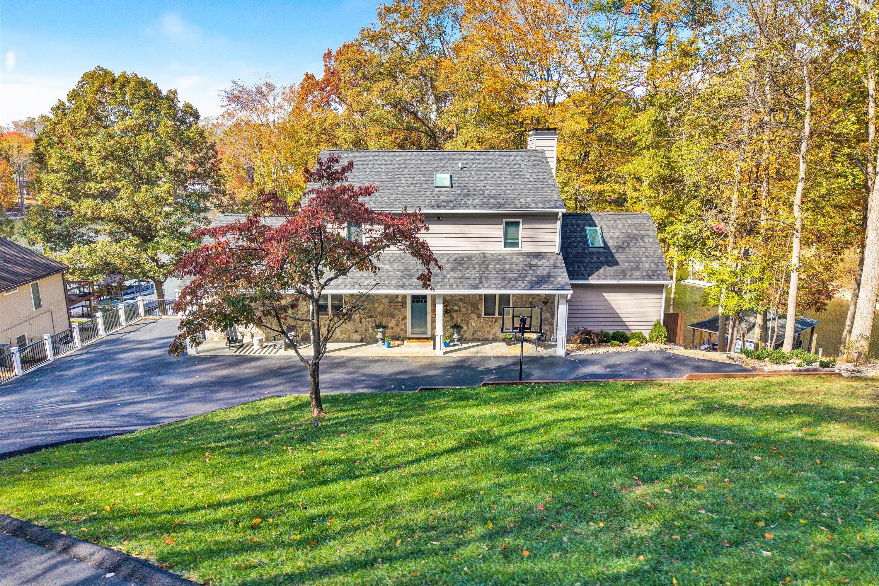 Moneta, Virginia, 24121, United States, 4 Bedrooms Bedrooms, ,4 BathroomsBathrooms,Residential,Active,1988441