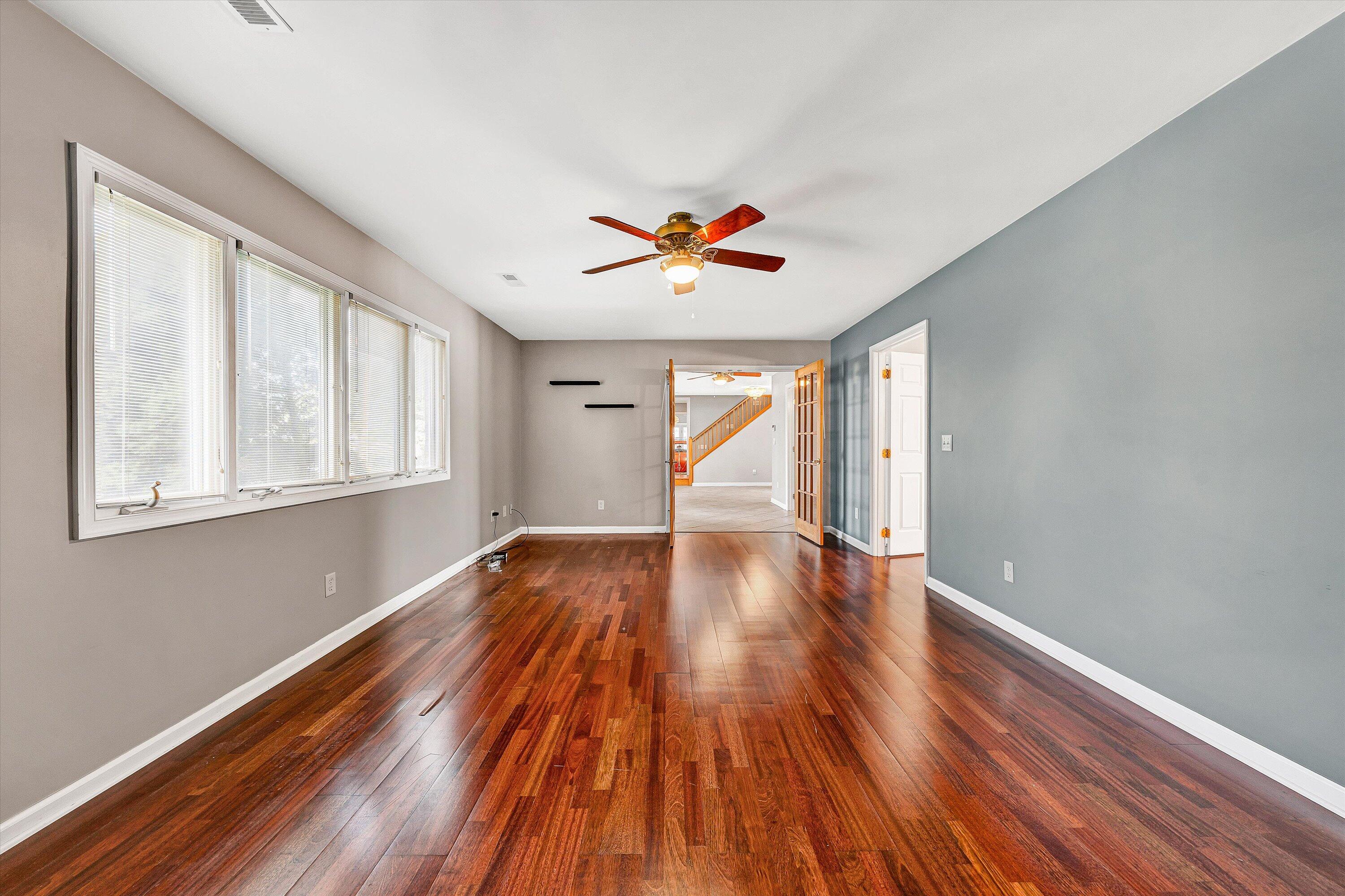 Moneta, Virginia, 24121, United States, 6 Bedrooms Bedrooms, ,7 BathroomsBathrooms,Residential,Active,1953664