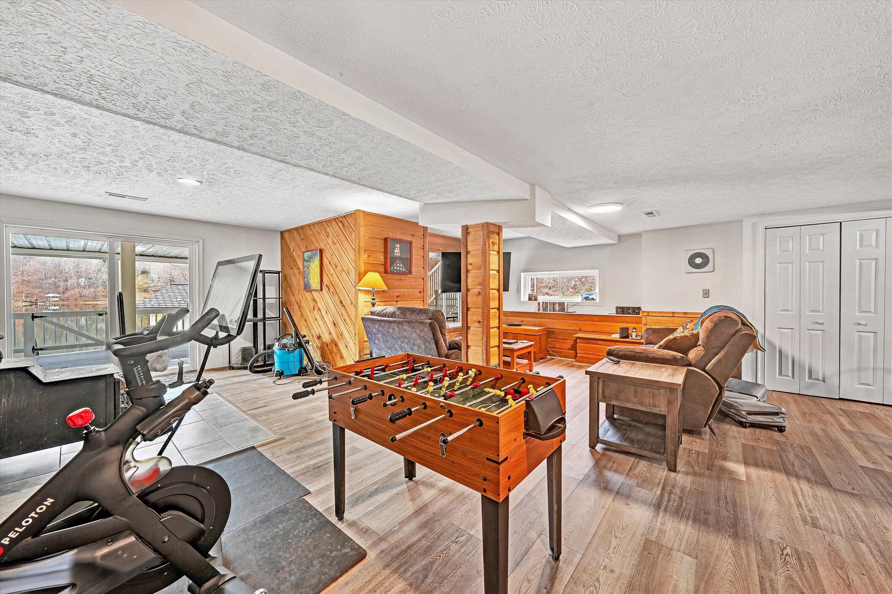 Wirtz, Virginia, 24184, United States, 5 Bedrooms Bedrooms, ,4 BathroomsBathrooms,Residential,Active,1998599