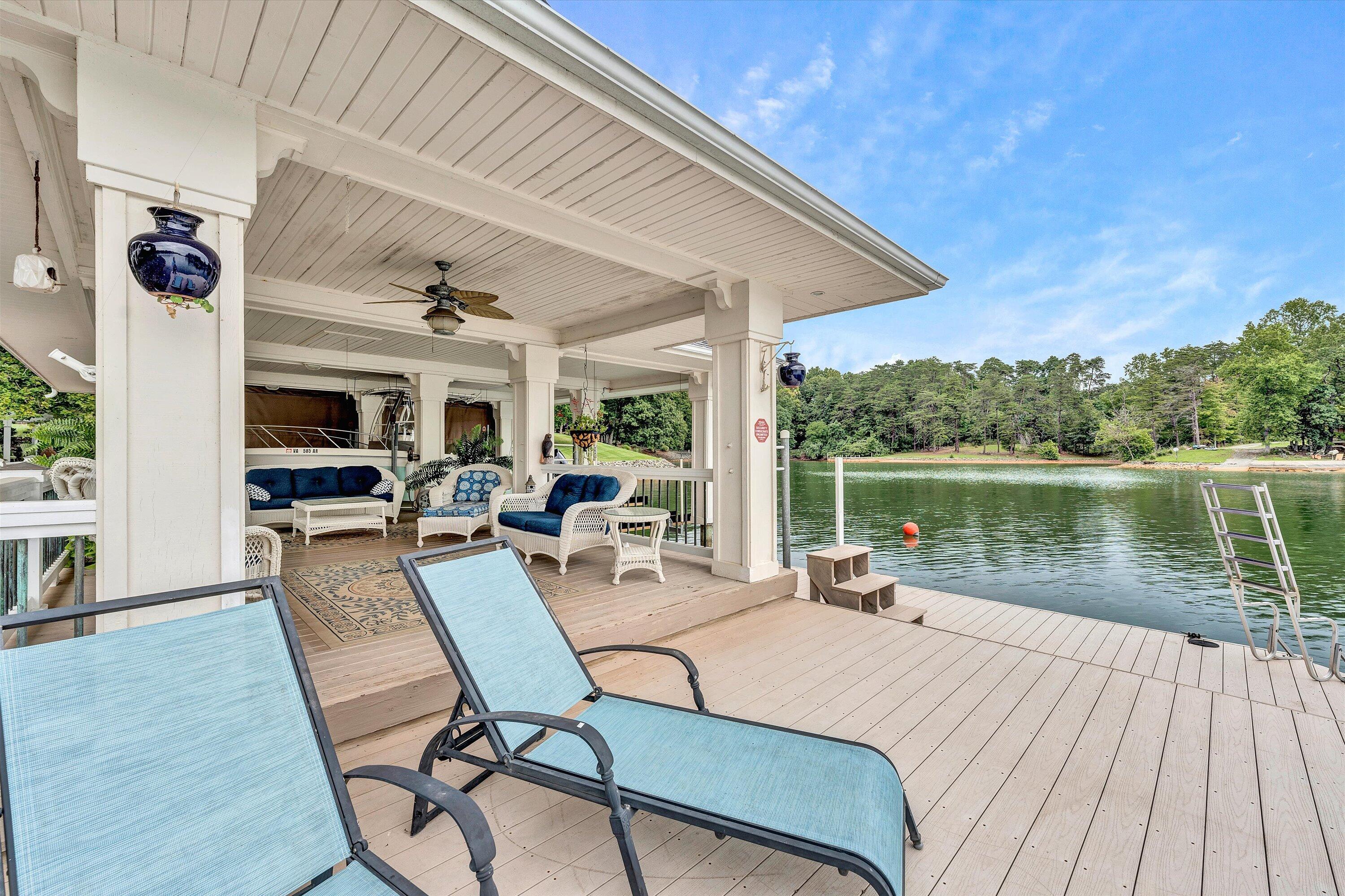 Moneta, Virginia, 24121, United States, 5 Bedrooms Bedrooms, ,9 BathroomsBathrooms,Residential,Active,1919403