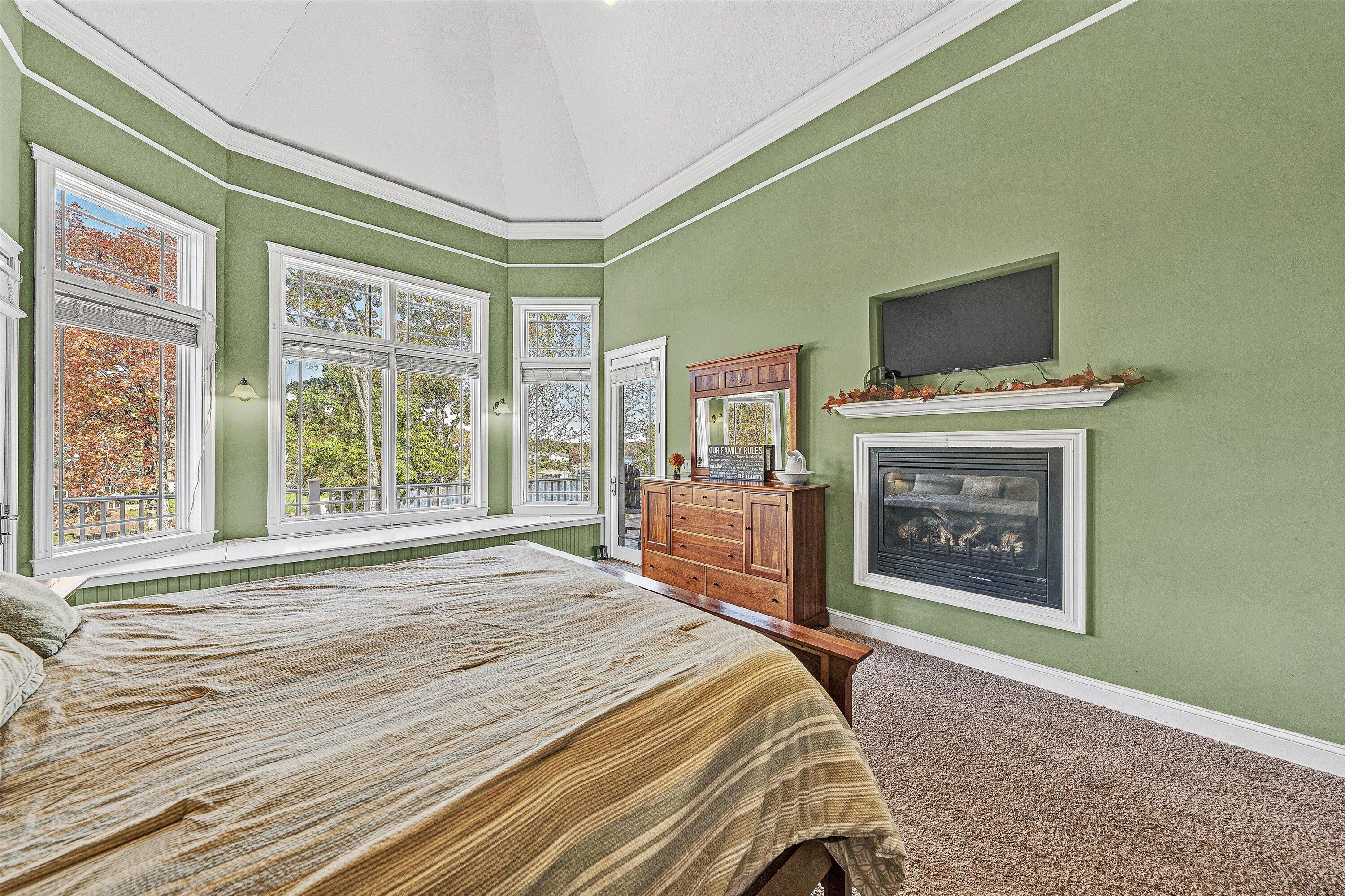 Moneta, Virginia, 24121, United States, 5 Bedrooms Bedrooms, ,6 BathroomsBathrooms,Residential,Active,1973555