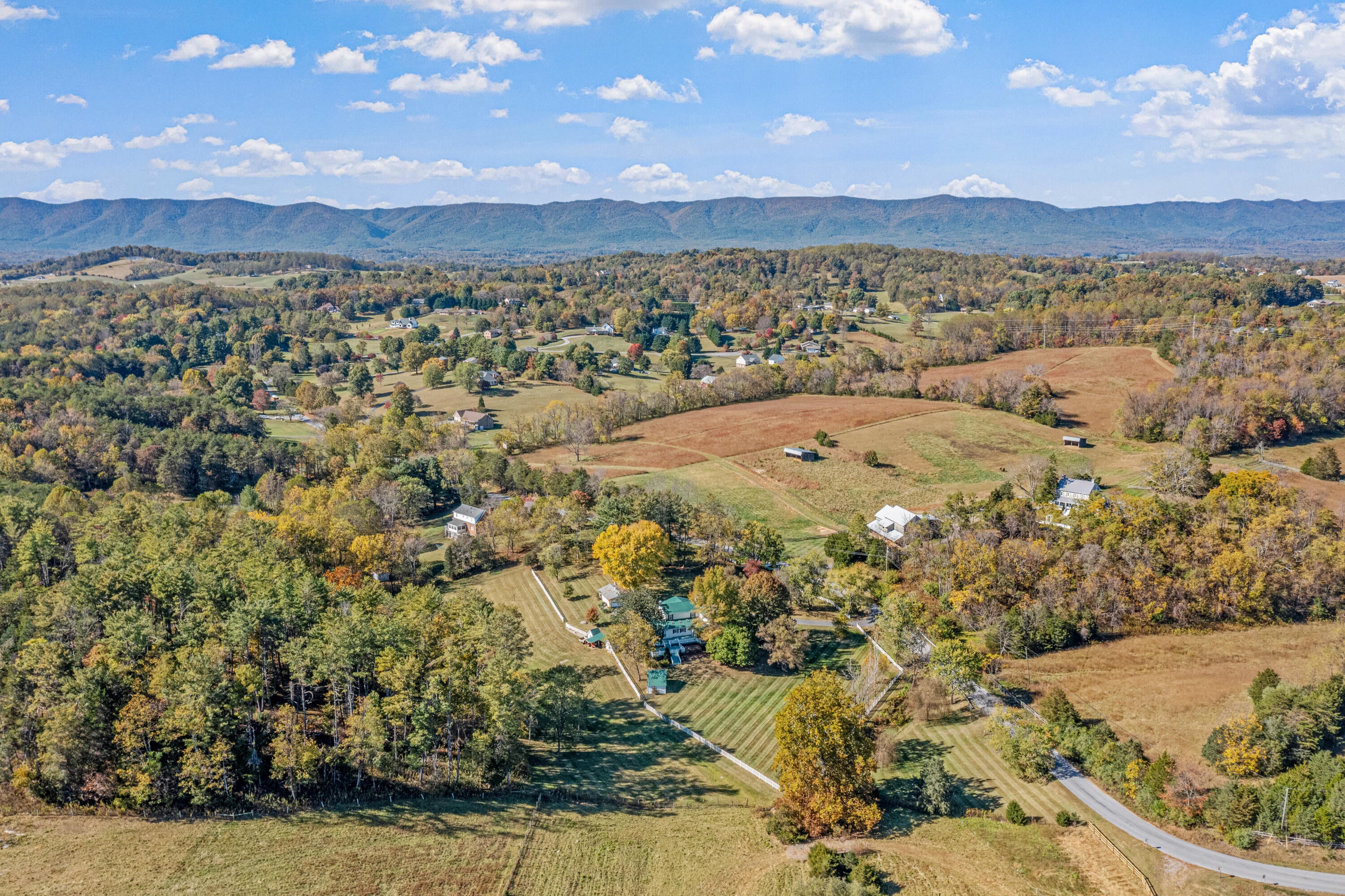 Troutville, Virginia, 24175, United States, 5 Bedrooms Bedrooms, ,4 BathroomsBathrooms,Residential,Active,1965837