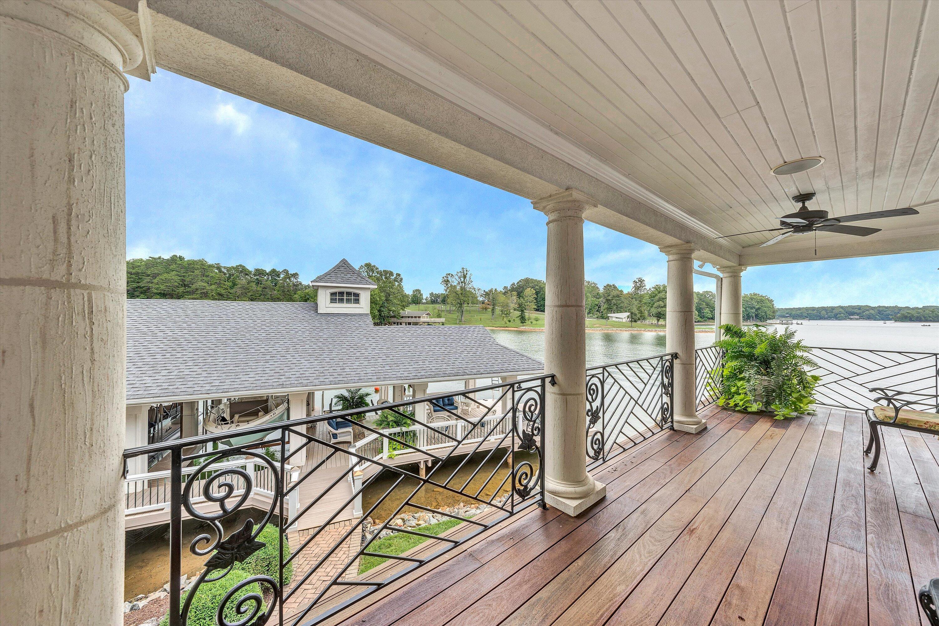 Moneta, Virginia, 24121, United States, 5 Bedrooms Bedrooms, ,9 BathroomsBathrooms,Residential,Active,1919403