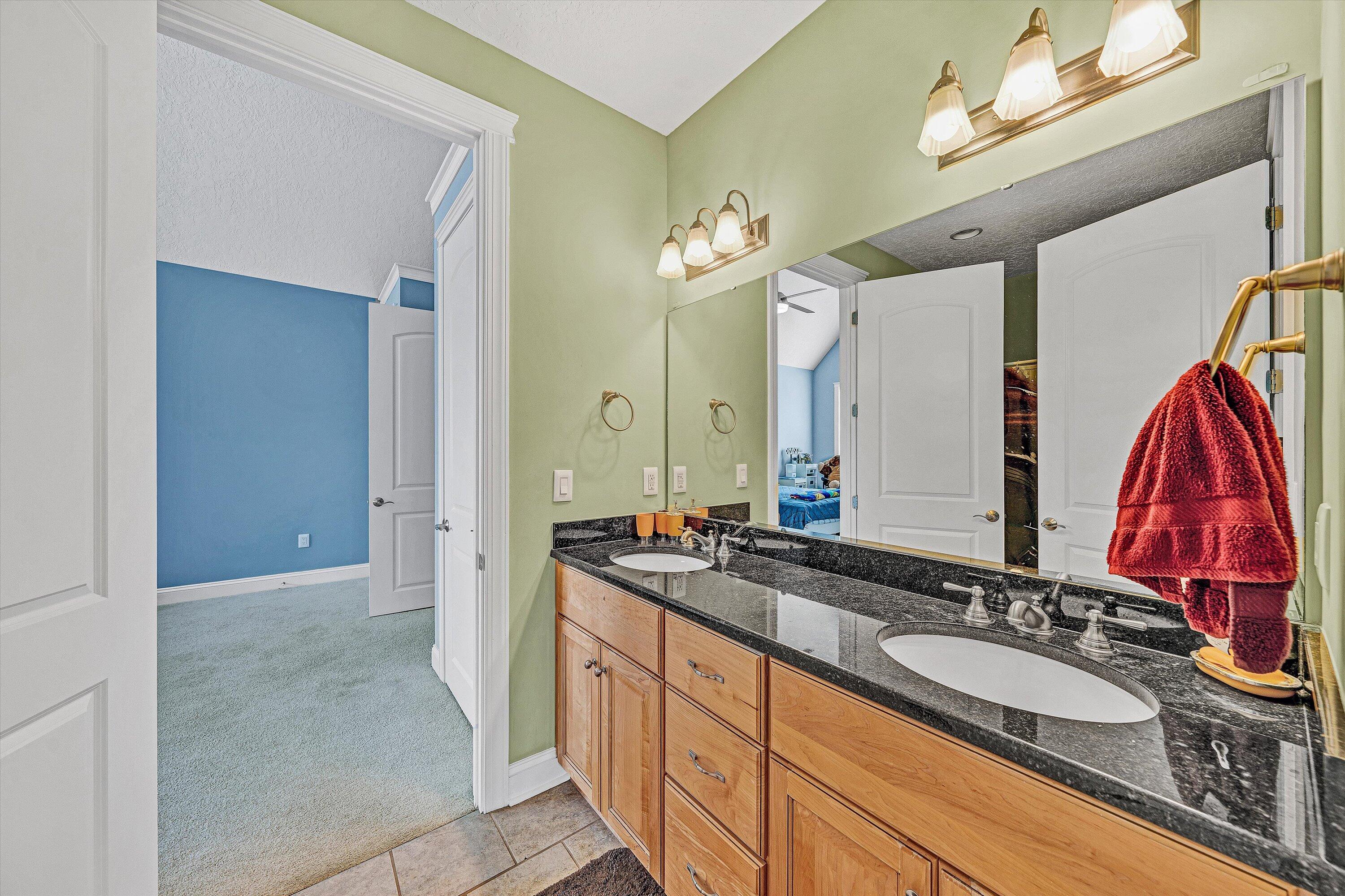 Moneta, Virginia, 24121, United States, 5 Bedrooms Bedrooms, ,6 BathroomsBathrooms,Residential,Active,1973555