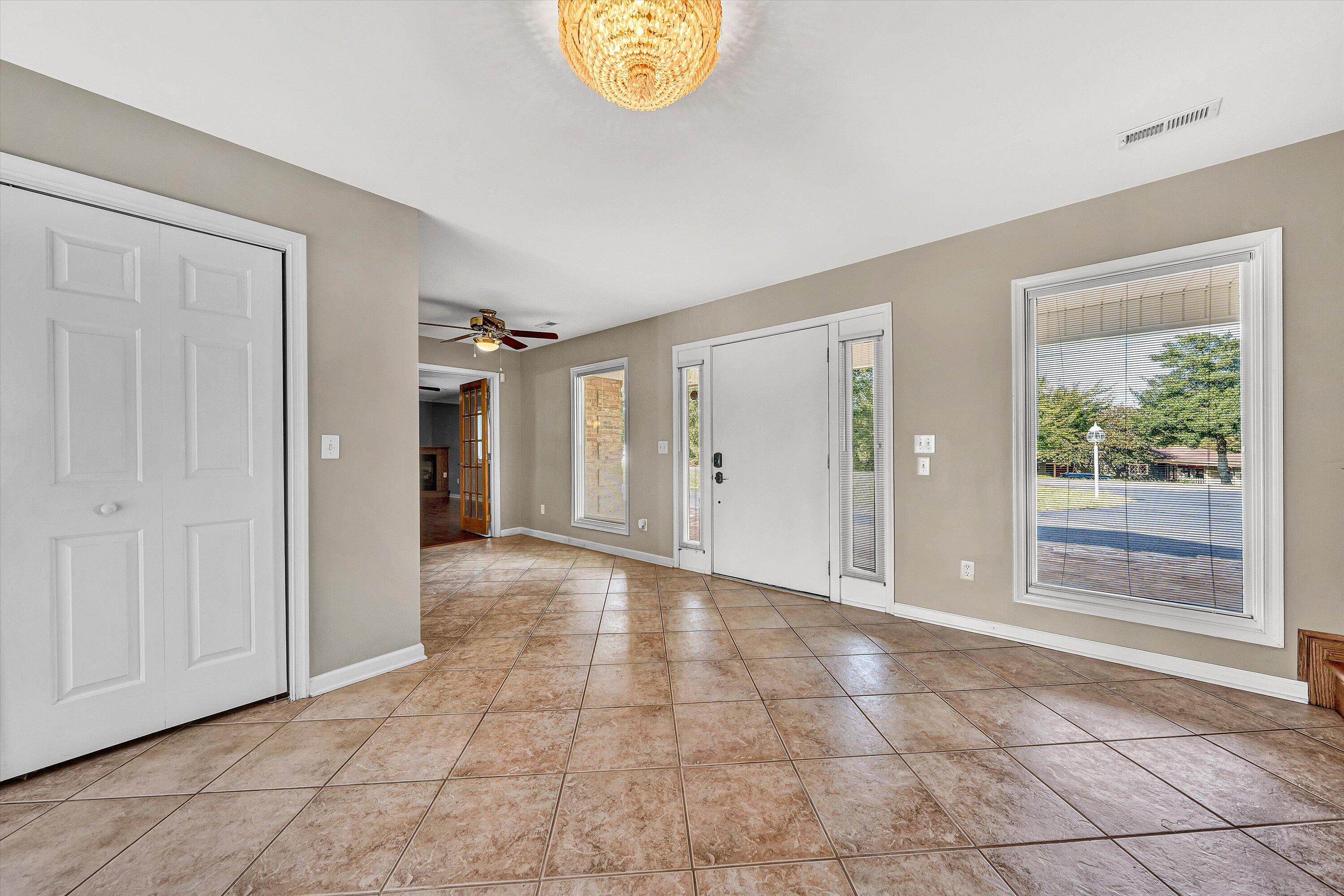 Moneta, Virginia, 24121, United States, 6 Bedrooms Bedrooms, ,7 BathroomsBathrooms,Residential,Active,1953664