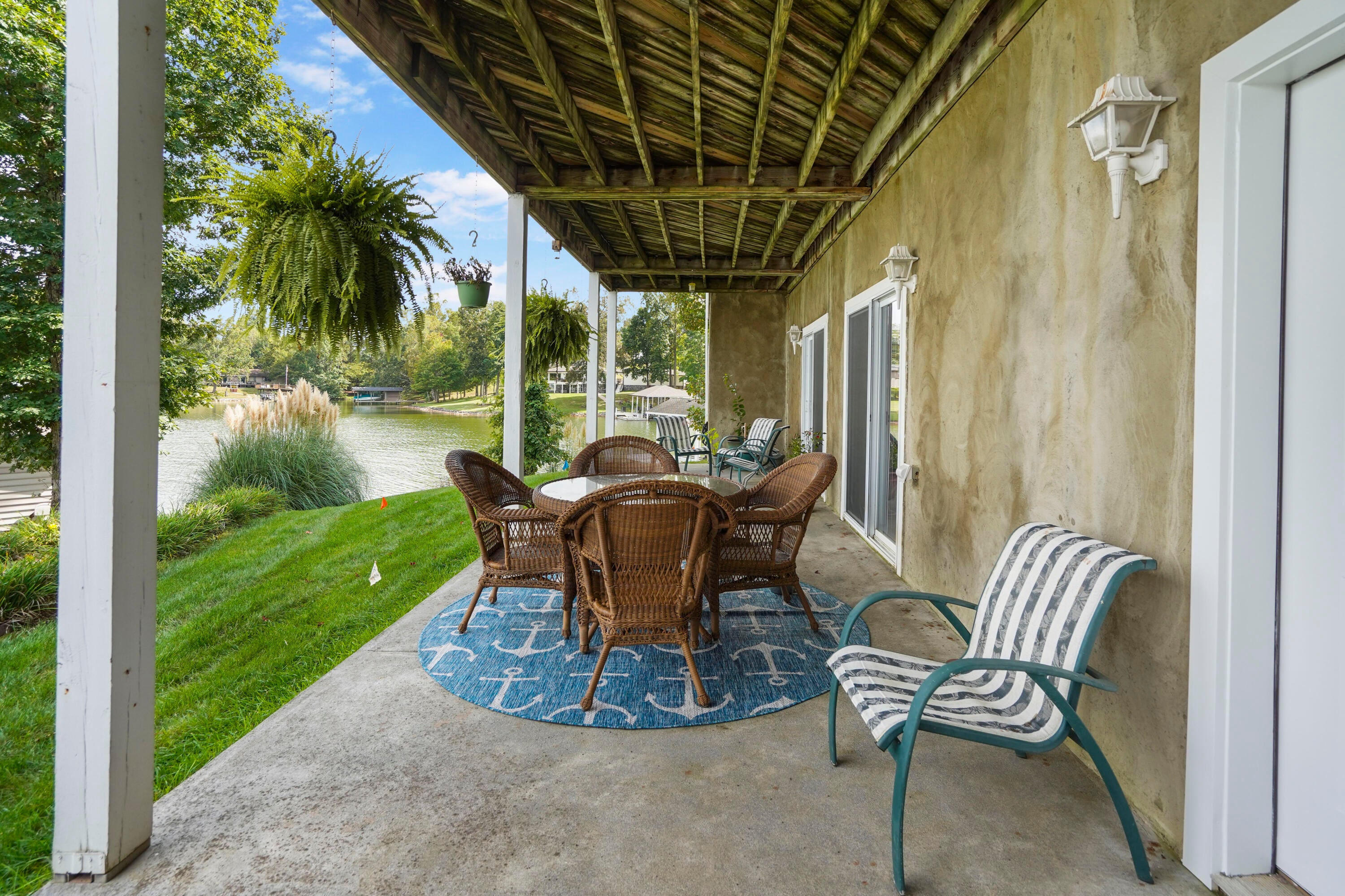 Moneta, Virginia, 24121, United States, 4 Bedrooms Bedrooms, ,4 BathroomsBathrooms,Residential,Active,1945250